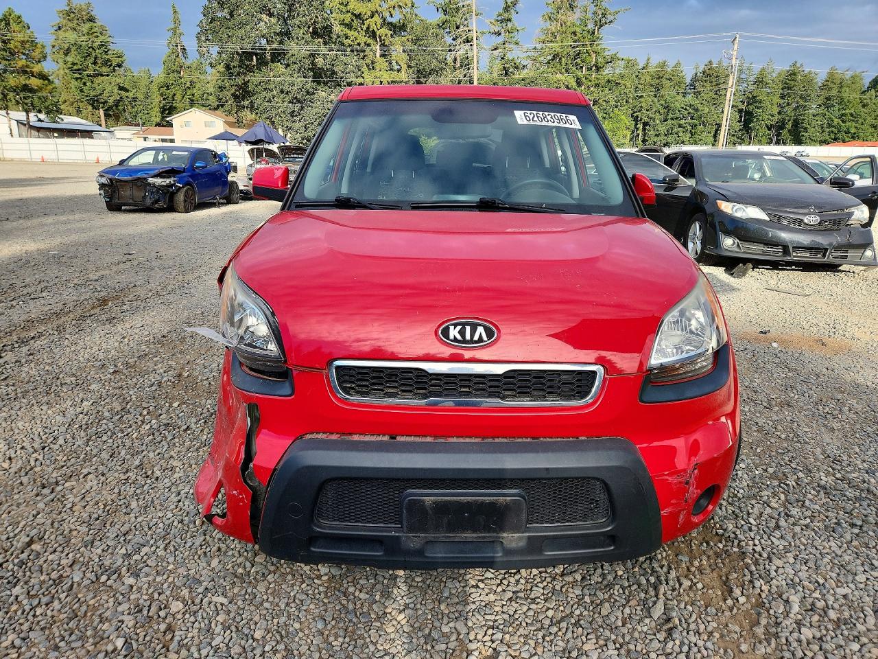2011 Kia Soul + Red vin: KNDJT2A20B7331887