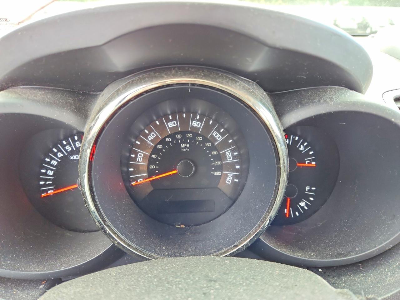 2011 Kia Soul + Red vin: KNDJT2A20B7331887
