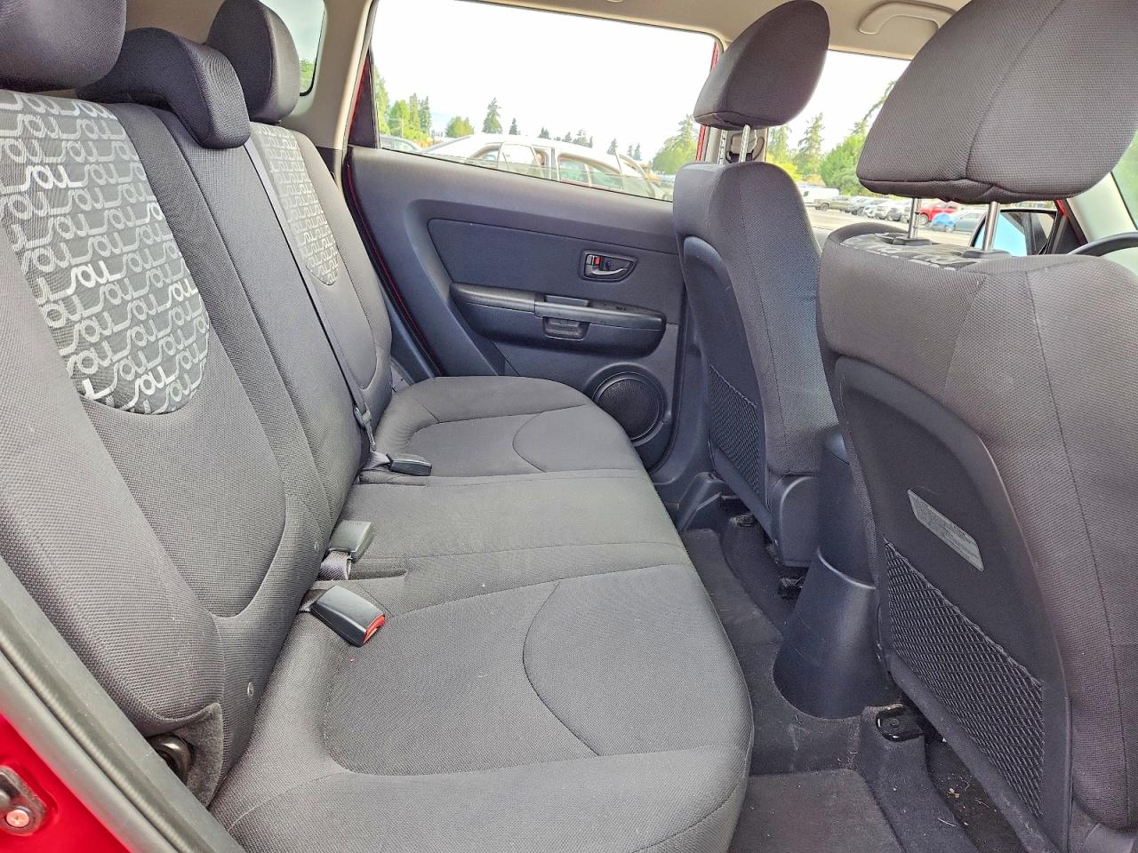 2011 Kia Soul + Red vin: KNDJT2A20B7331887