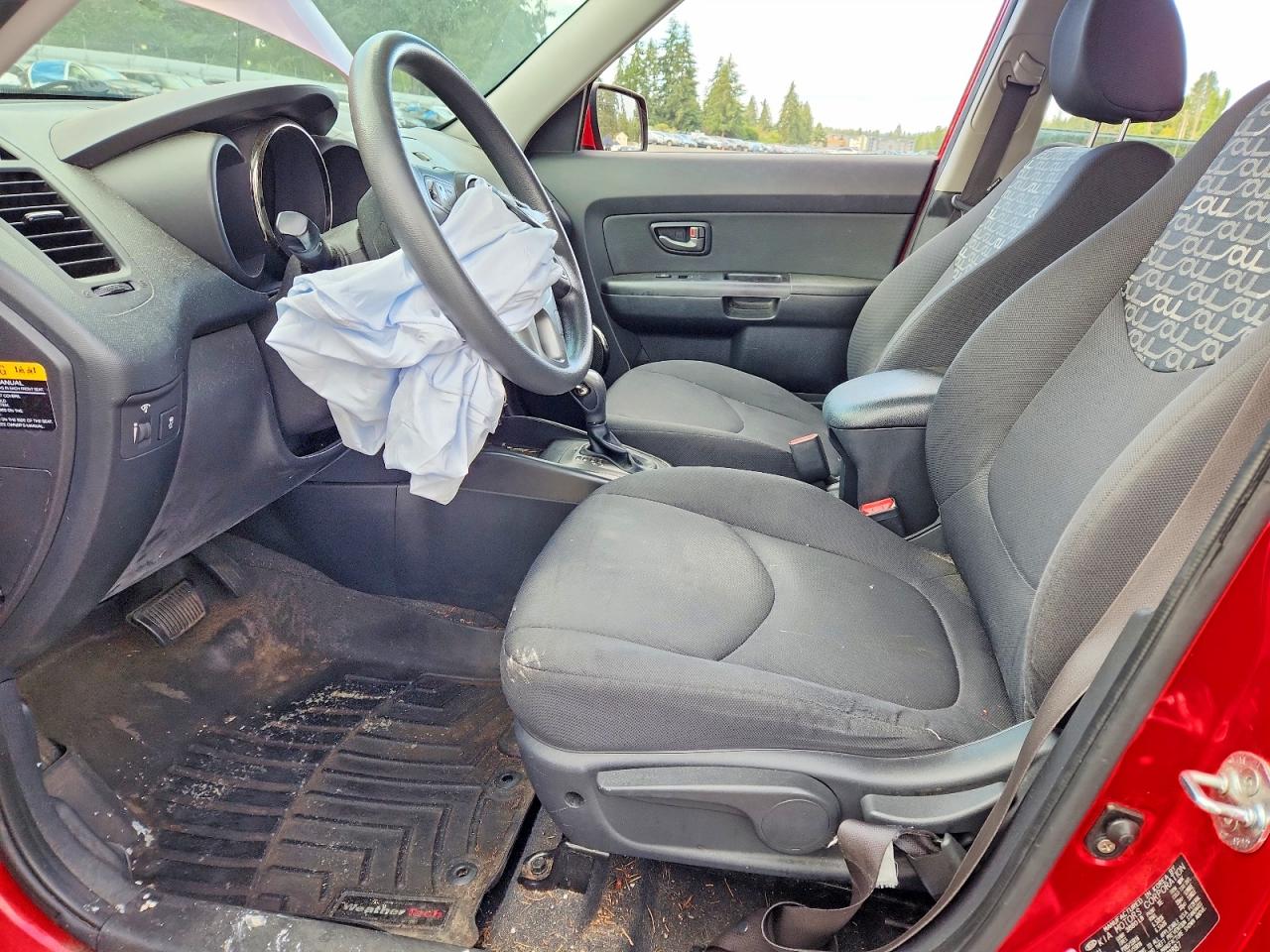 2011 Kia Soul + Red vin: KNDJT2A20B7331887