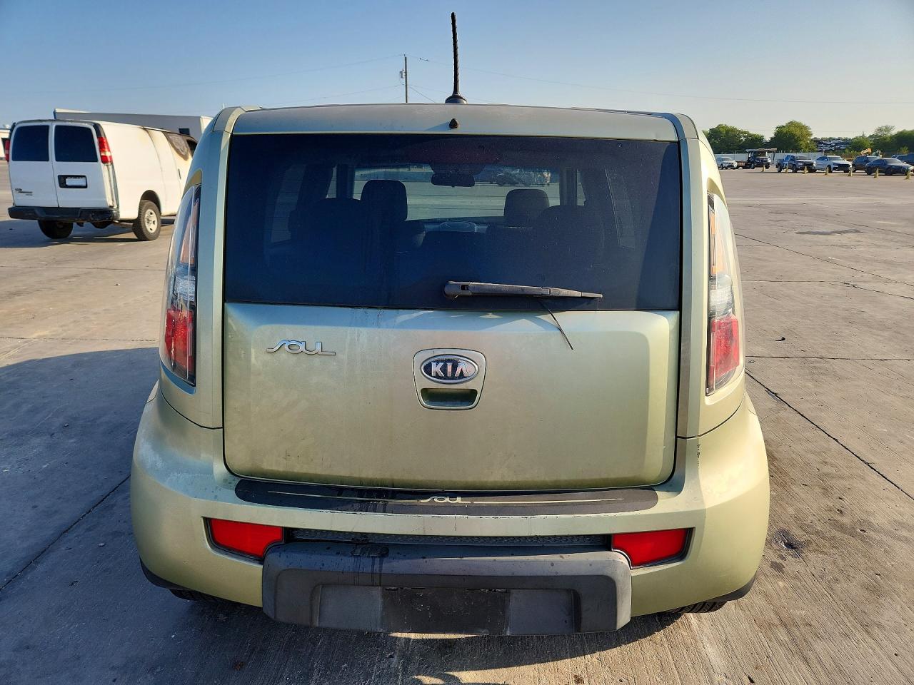 2011 Kia Soul + Green vin: KNDJT2A20B7339164