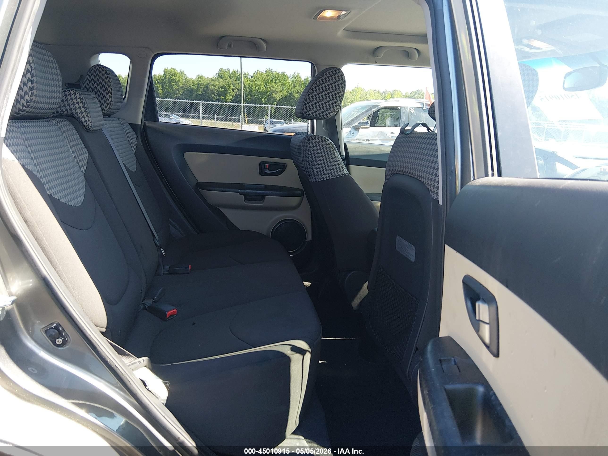 2011 Kia Soul ! Серебряный vin: KNDJT2A20B7345465