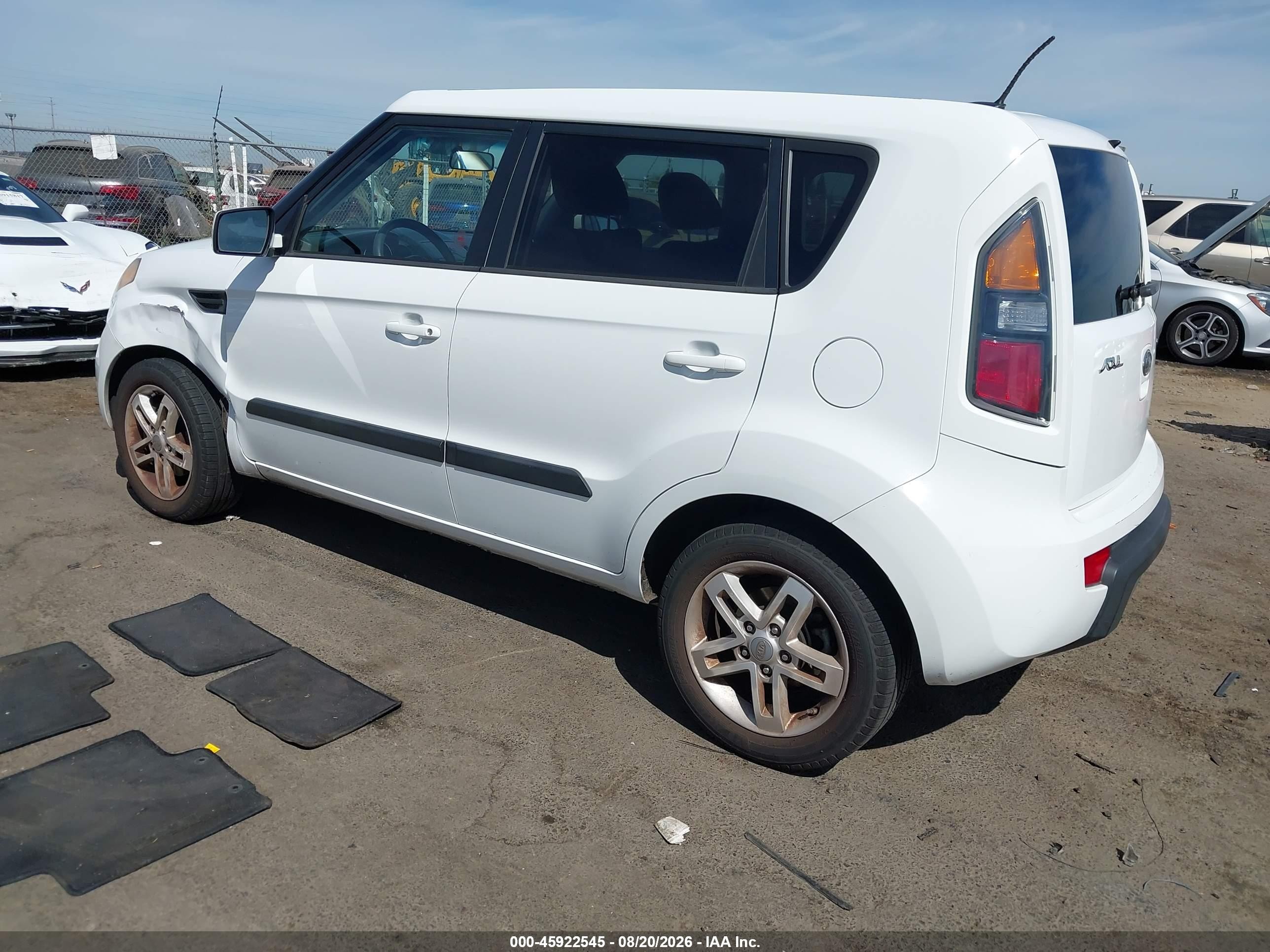 2011 Kia Soul + White vin: KNDJT2A20B7708671