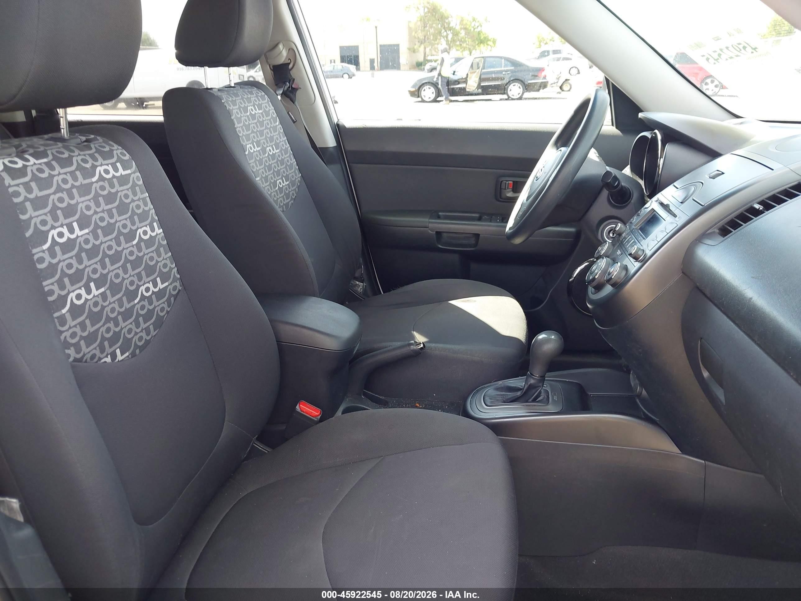 2011 Kia Soul + White vin: KNDJT2A20B7708671