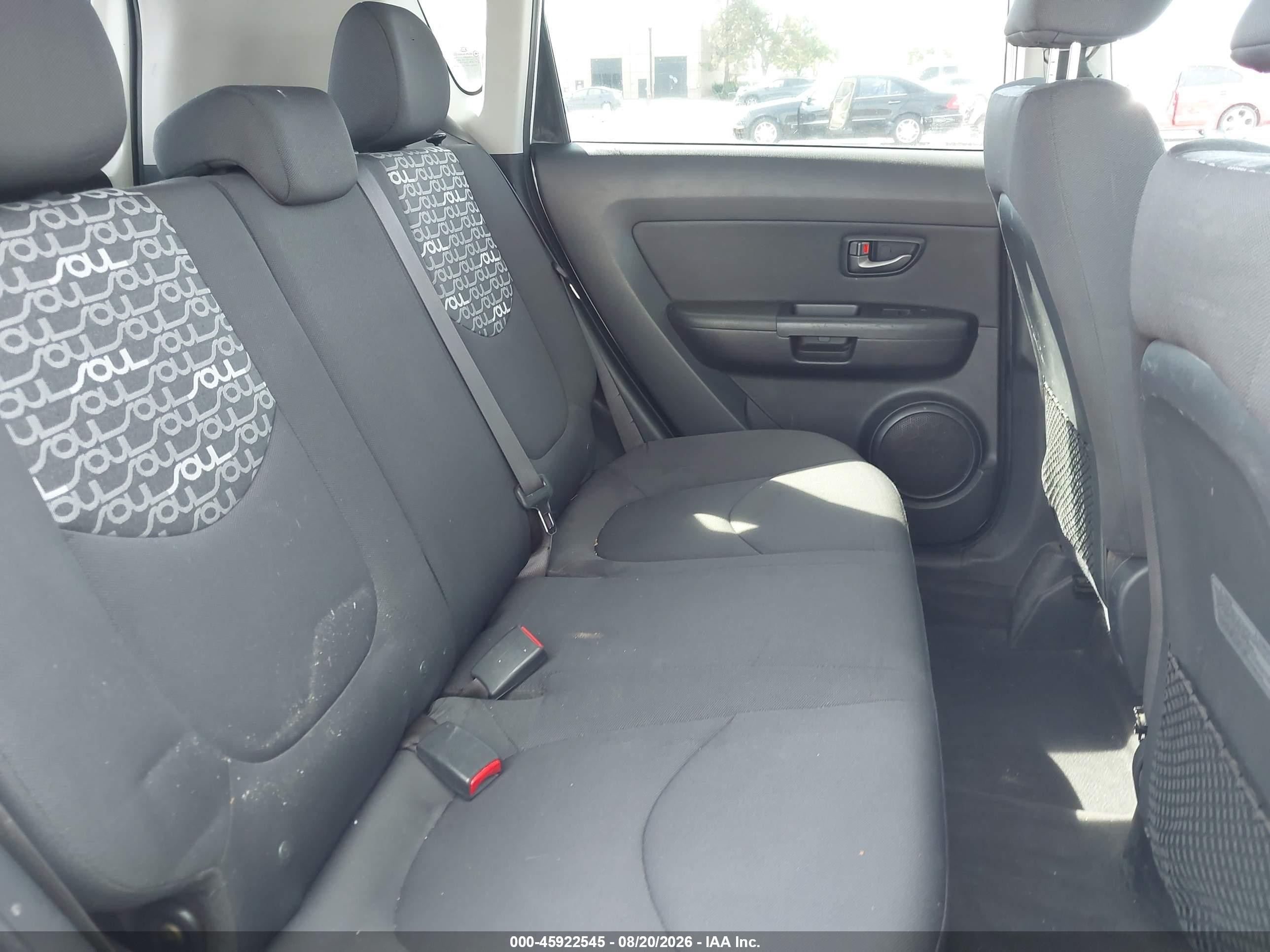 2011 Kia Soul + White vin: KNDJT2A20B7708671