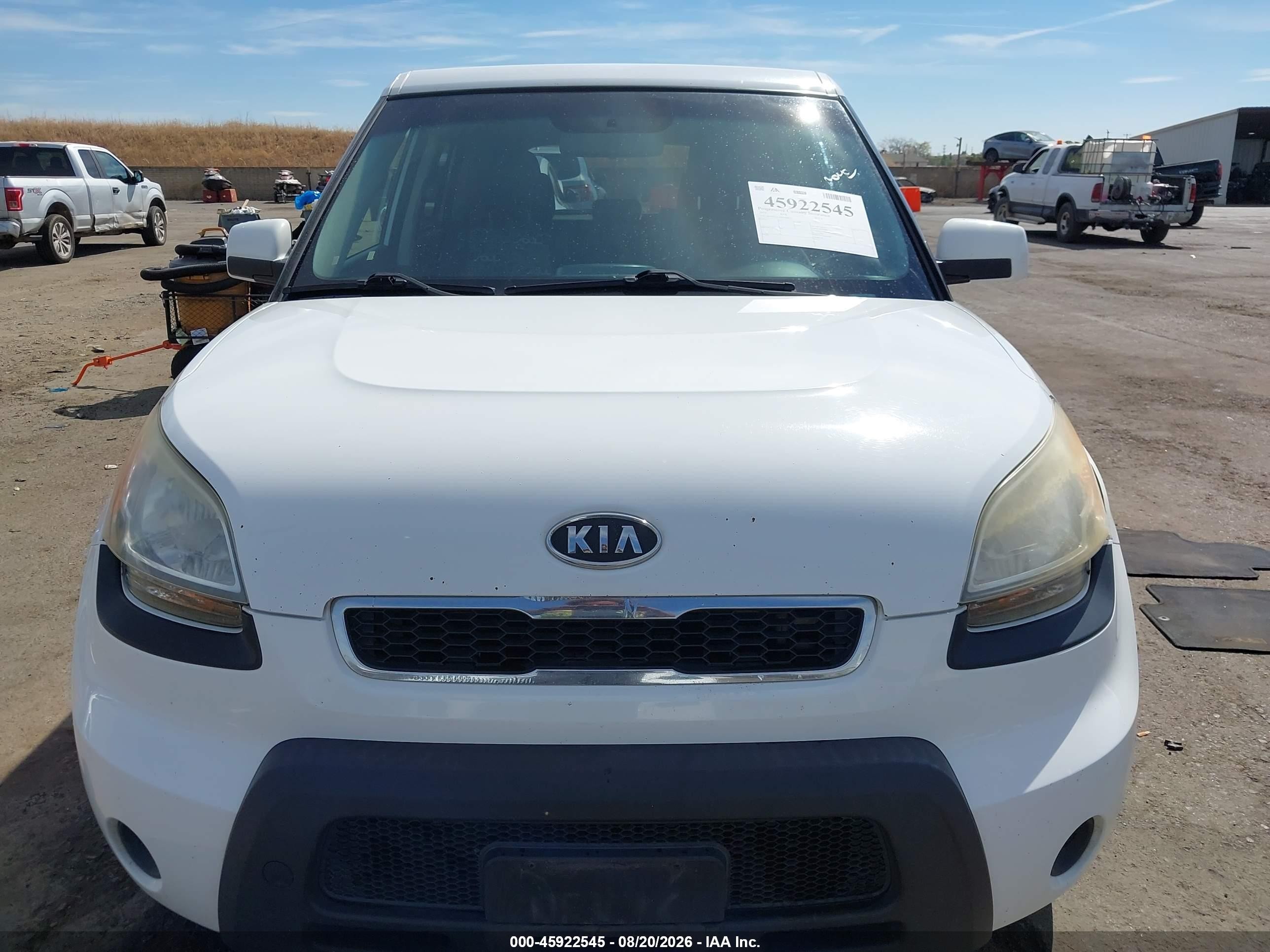 2011 Kia Soul + White vin: KNDJT2A20B7708671