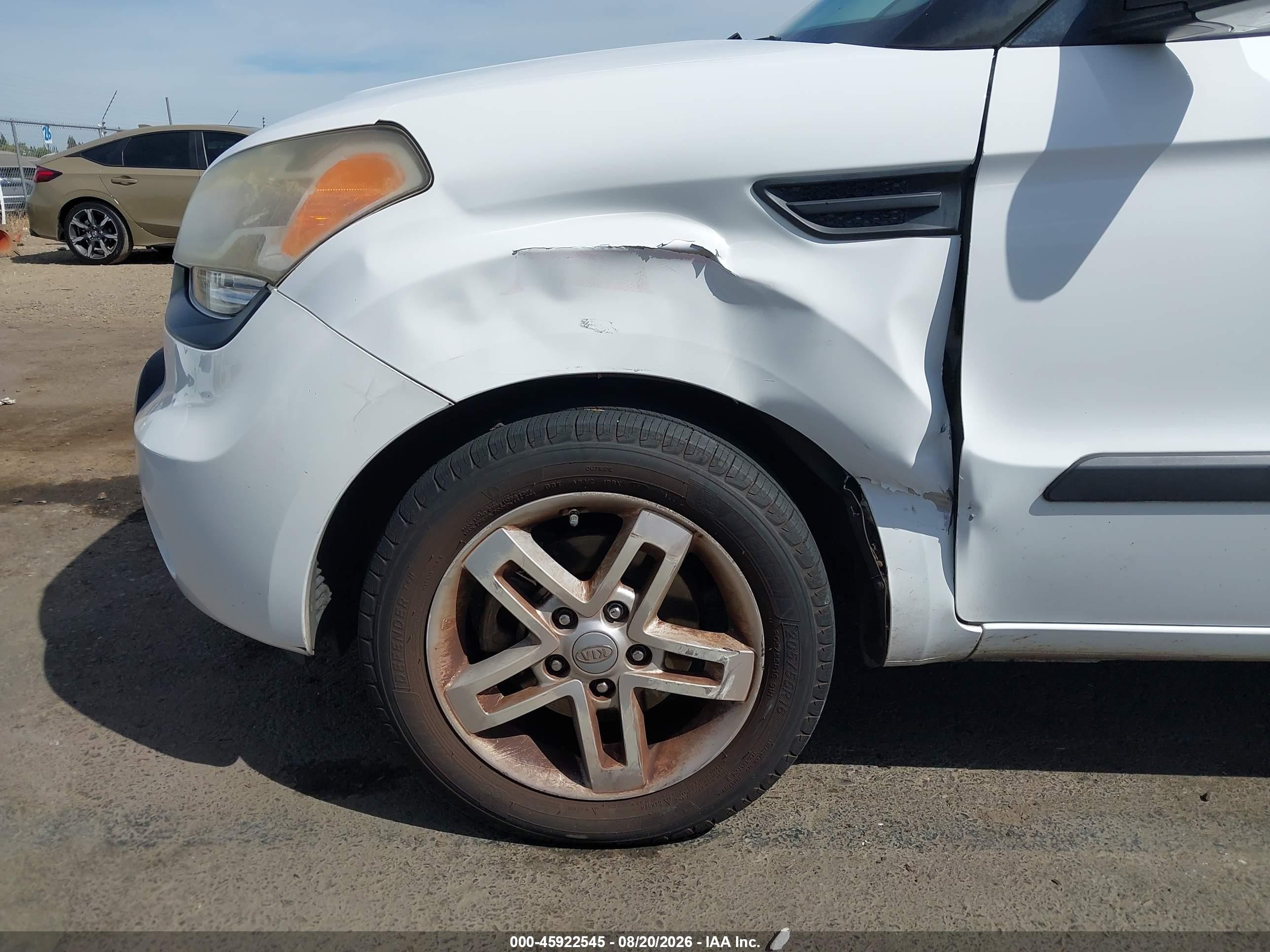 2011 Kia Soul + White vin: KNDJT2A20B7708671