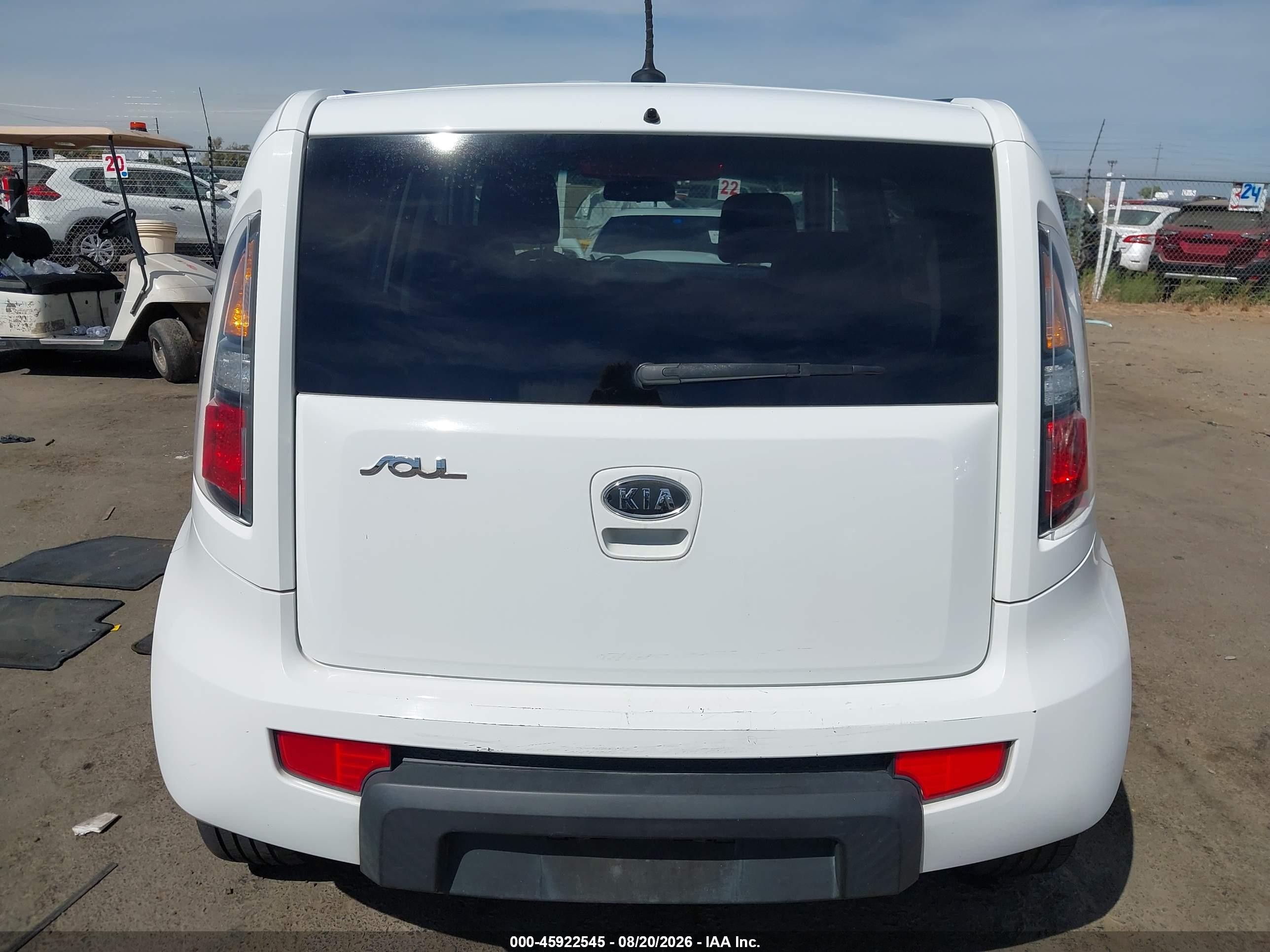 2011 Kia Soul + White vin: KNDJT2A20B7708671