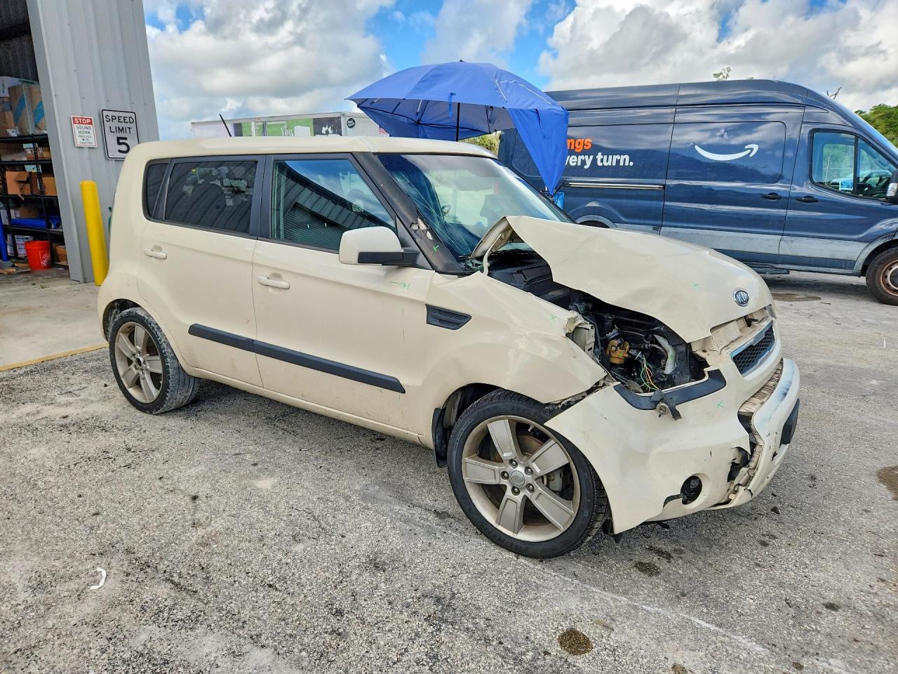 2011 Kia Soul ! Кремовый vin: KNDJT2A20B7721923