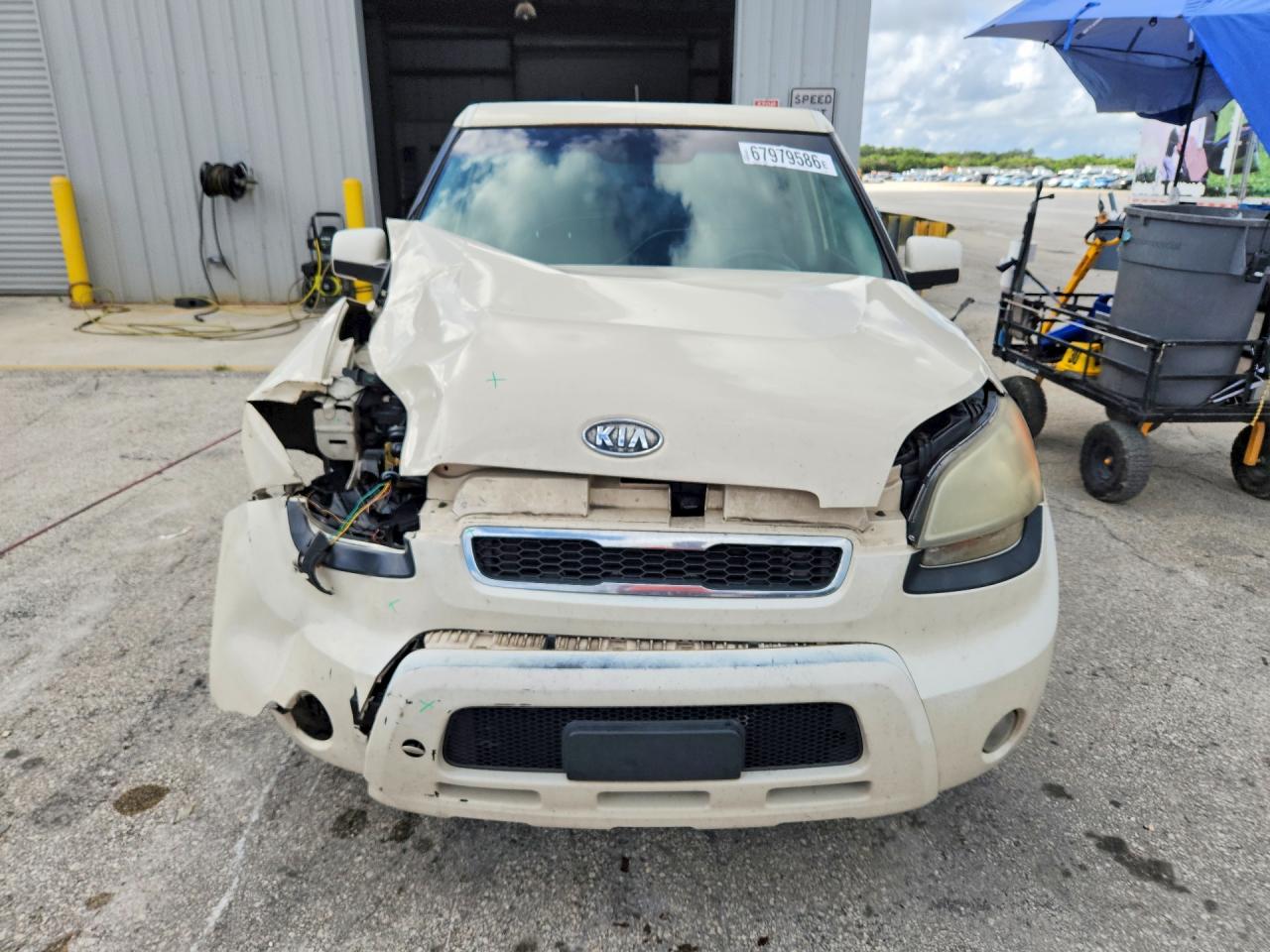 2011 Kia Soul ! Кремовый vin: KNDJT2A20B7721923