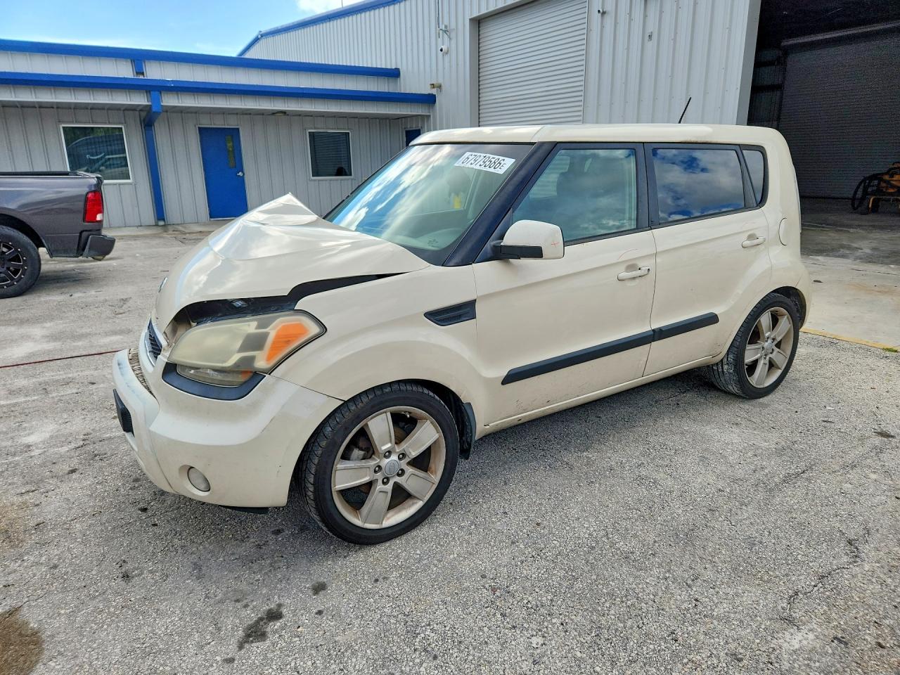 2011 Kia Soul ! Cream vin: KNDJT2A20B7721923