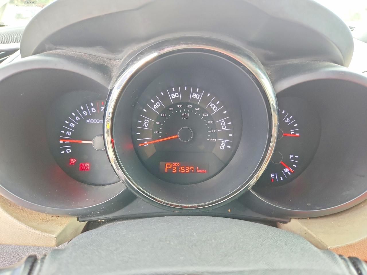 2011 Kia Soul ! Кремовый vin: KNDJT2A20B7721923