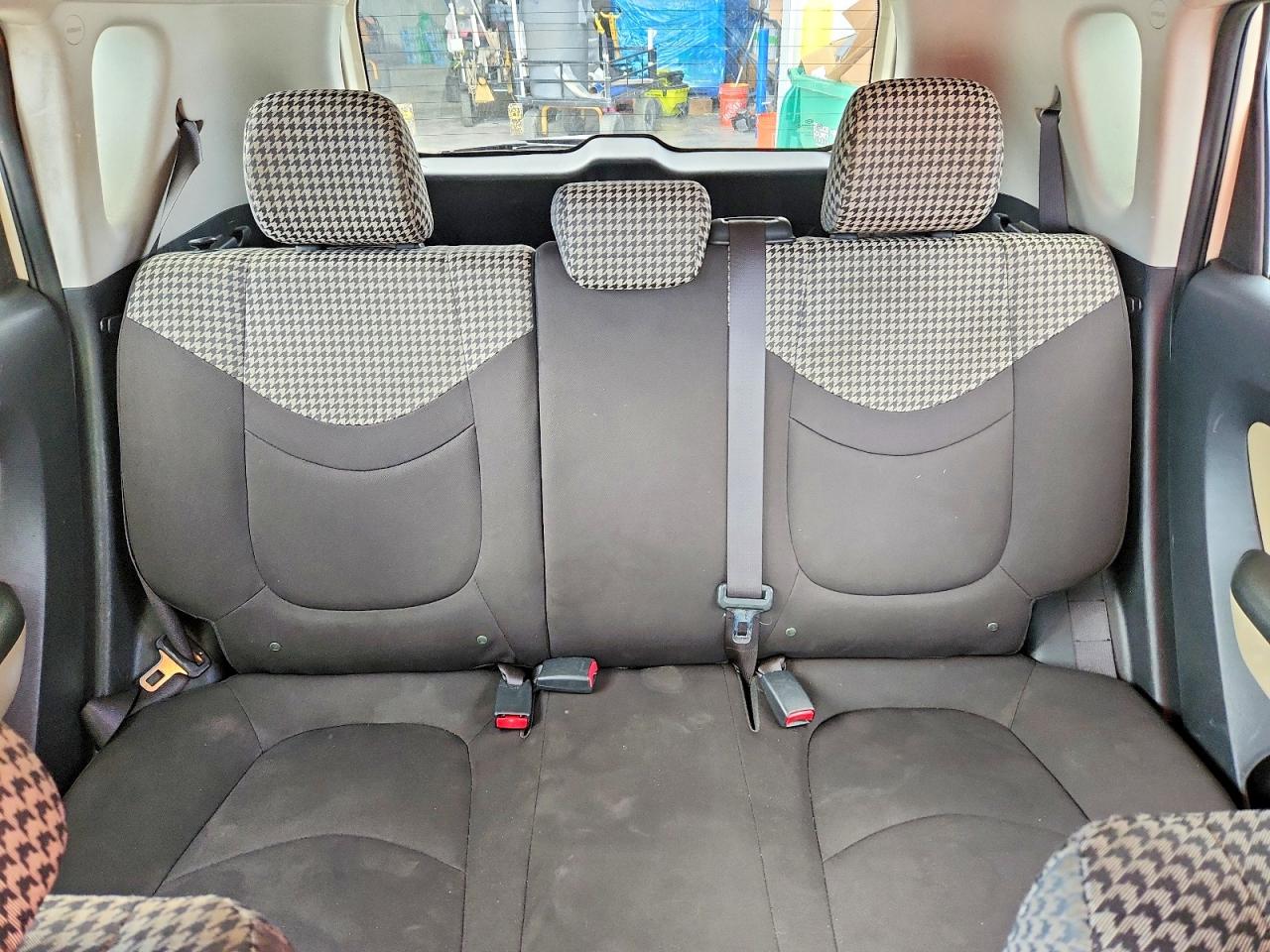 2011 Kia Soul ! Кремовый vin: KNDJT2A20B7721923