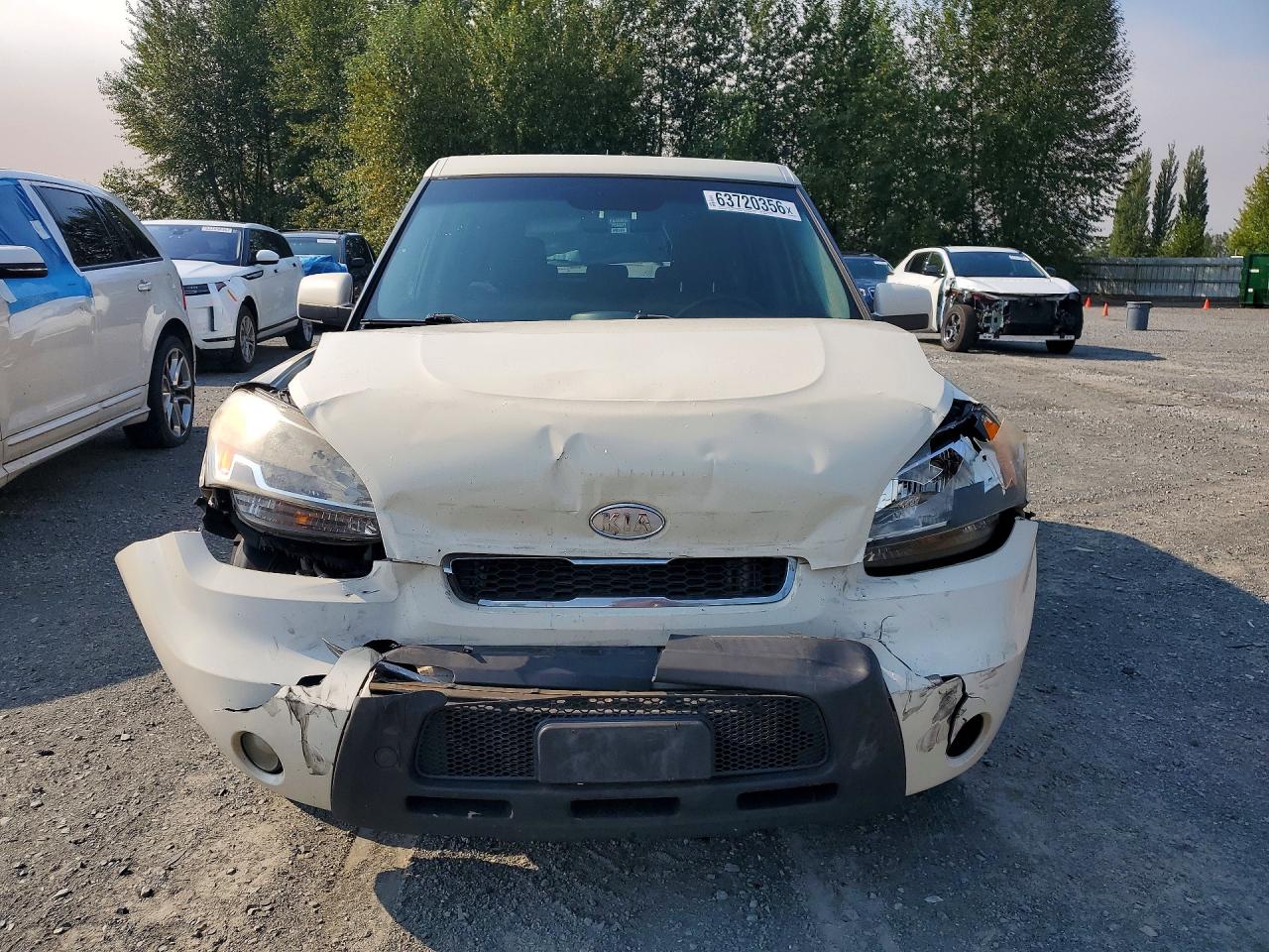 2010 Kia Soul + Cream vin: KNDJT2A21A7030897