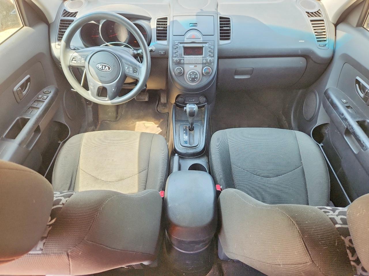 2010 Kia Soul + Black vin: KNDJT2A21A7075290