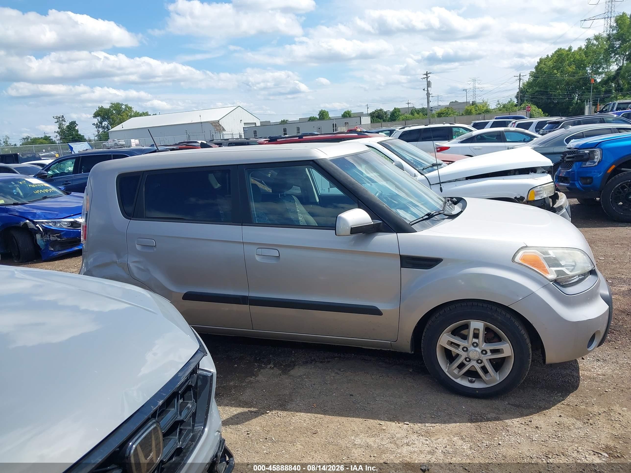 2010 Kia Soul + Champagne vin: KNDJT2A21A7086628