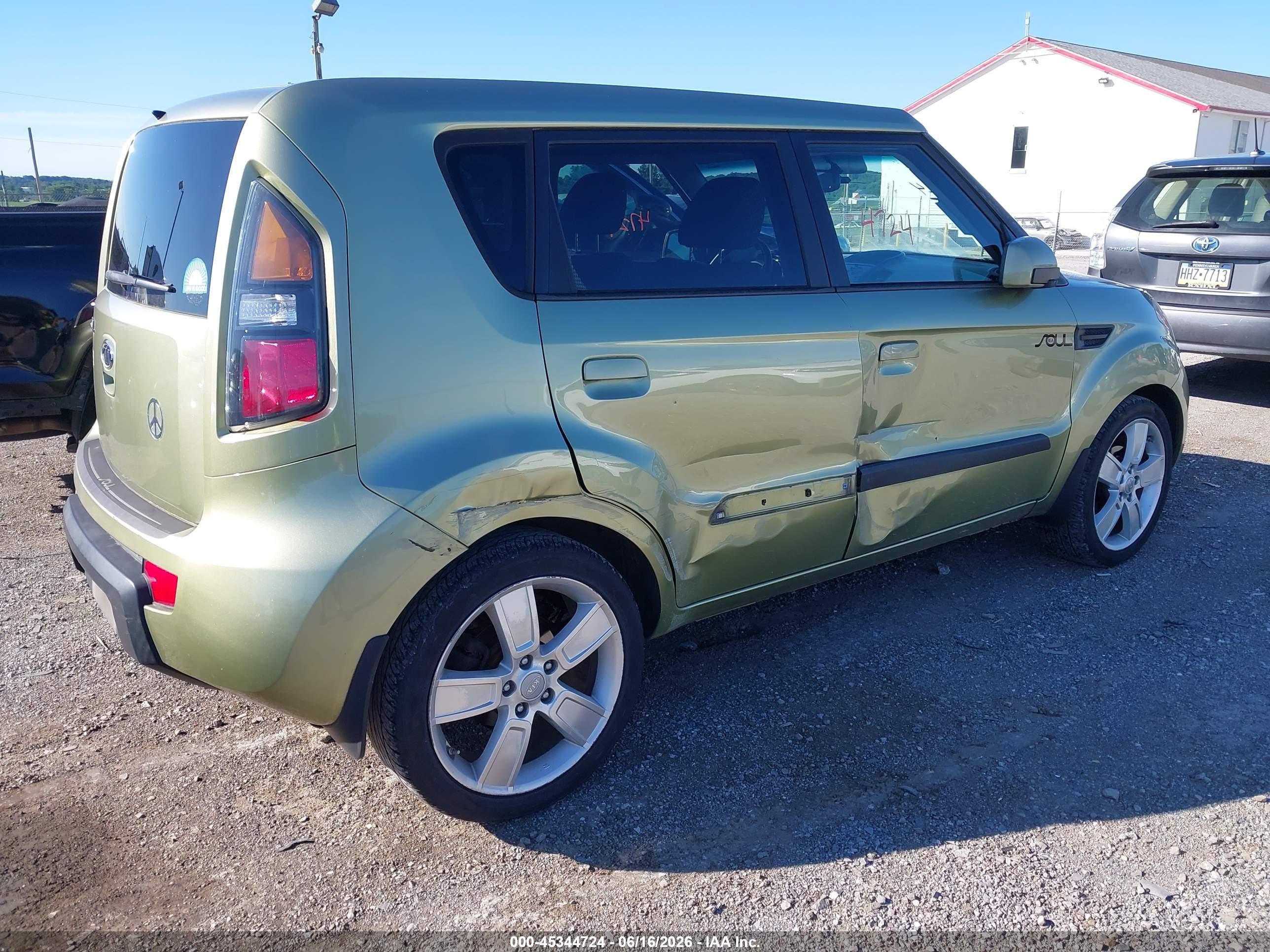 2010 Kia Soul ! Green vin: KNDJT2A21A7101421