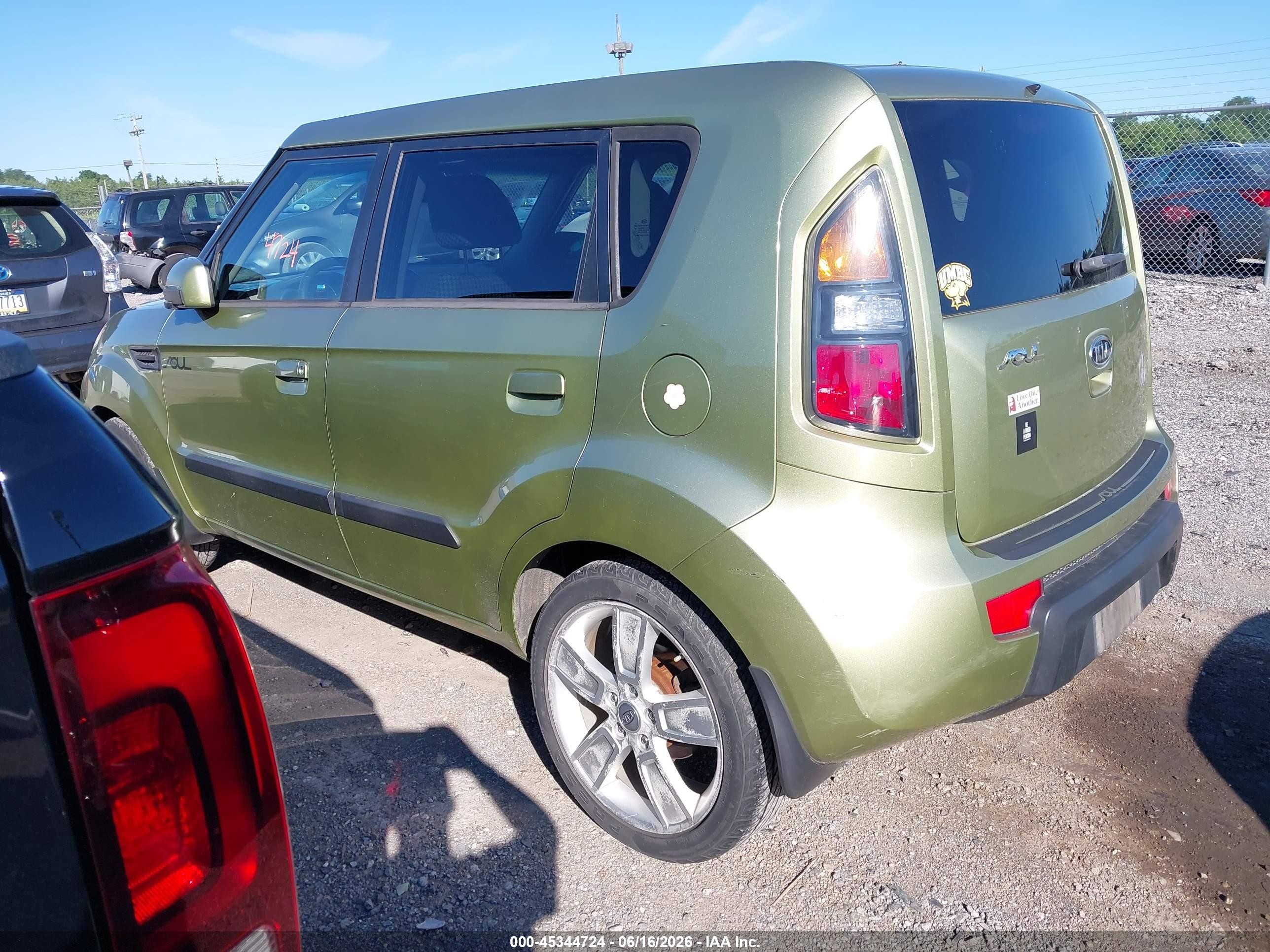 2010 Kia Soul ! Green vin: KNDJT2A21A7101421