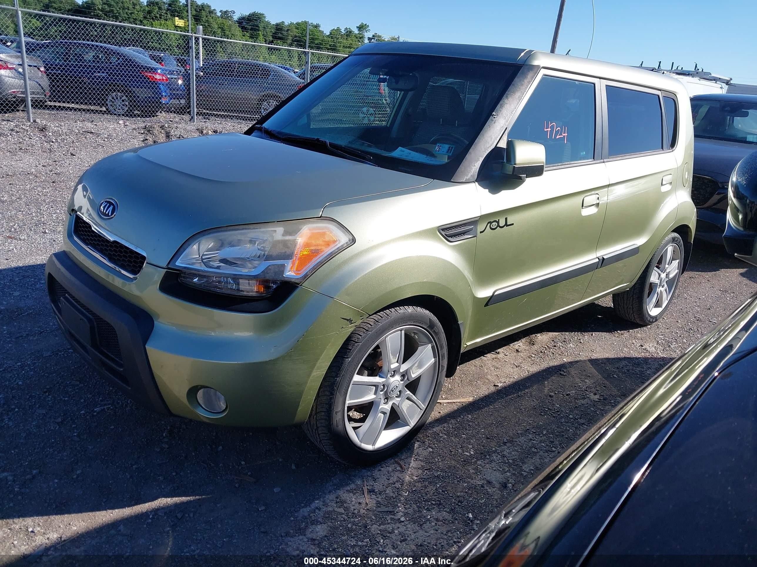 2010 Kia Soul ! Green vin: KNDJT2A21A7101421