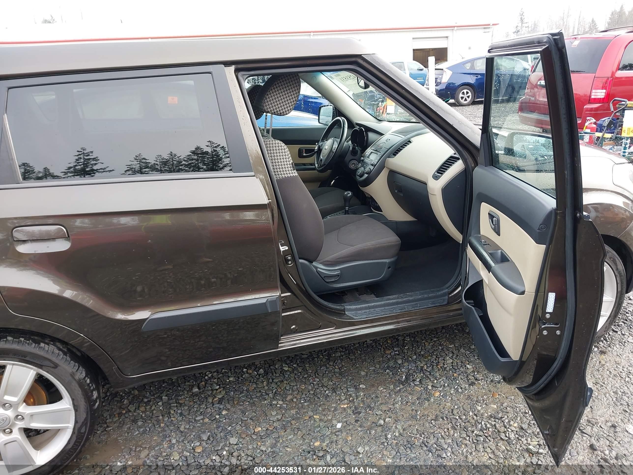 2010 Kia Soul ! Brown vin: KNDJT2A21A7124424