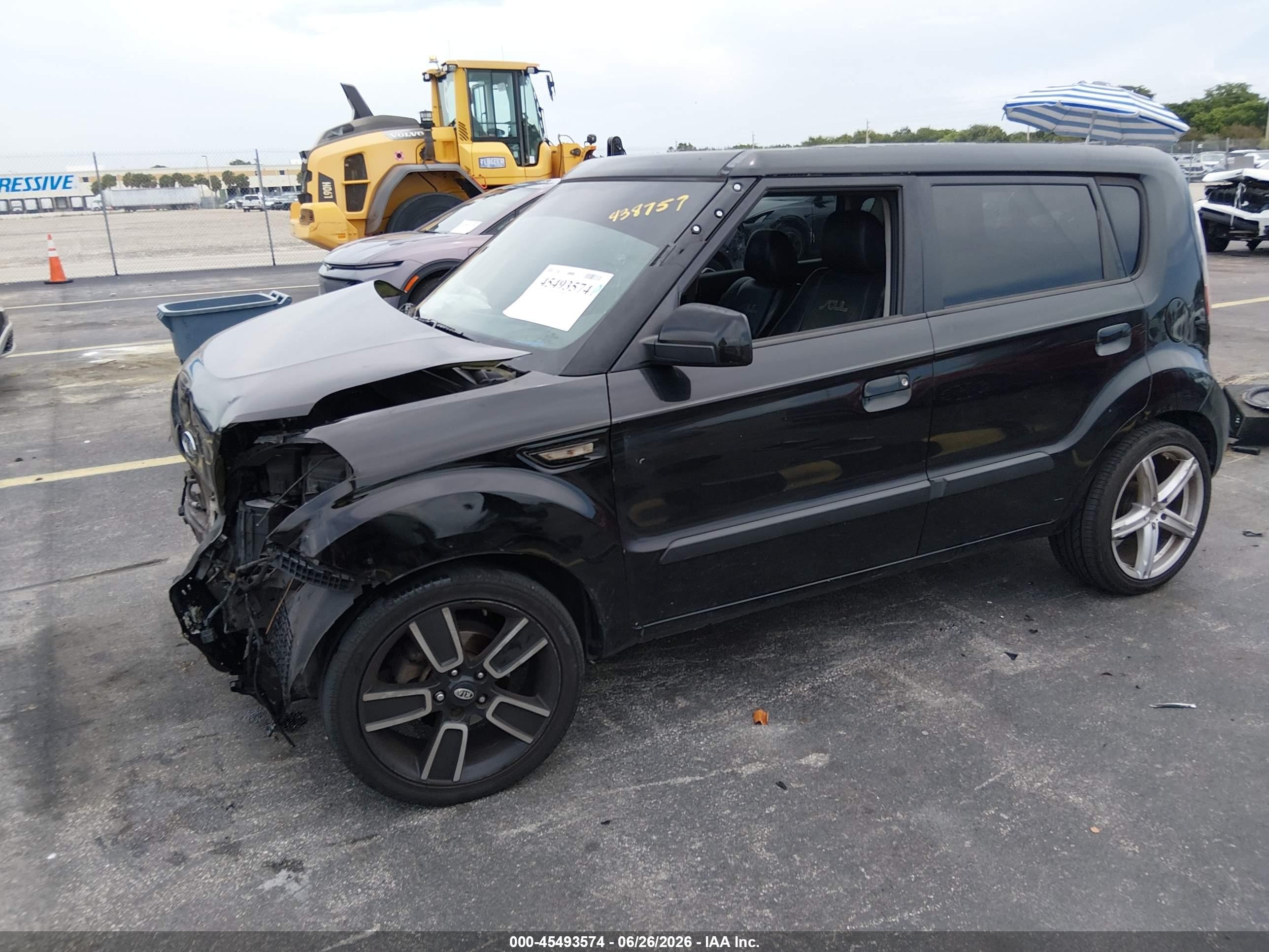 2010 Kia Soul + Black vin: KNDJT2A21A7126982