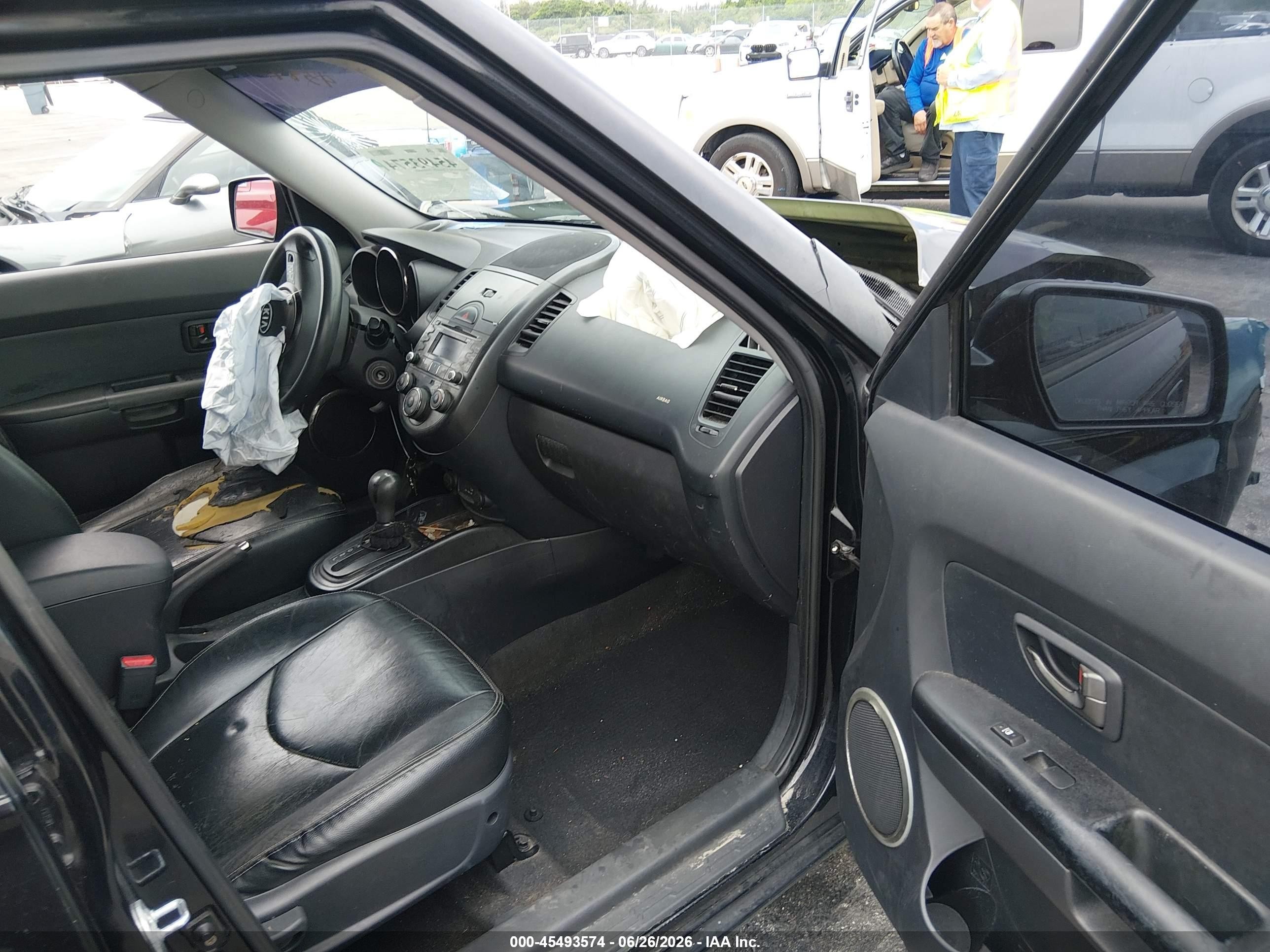 2010 Kia Soul + Black vin: KNDJT2A21A7126982