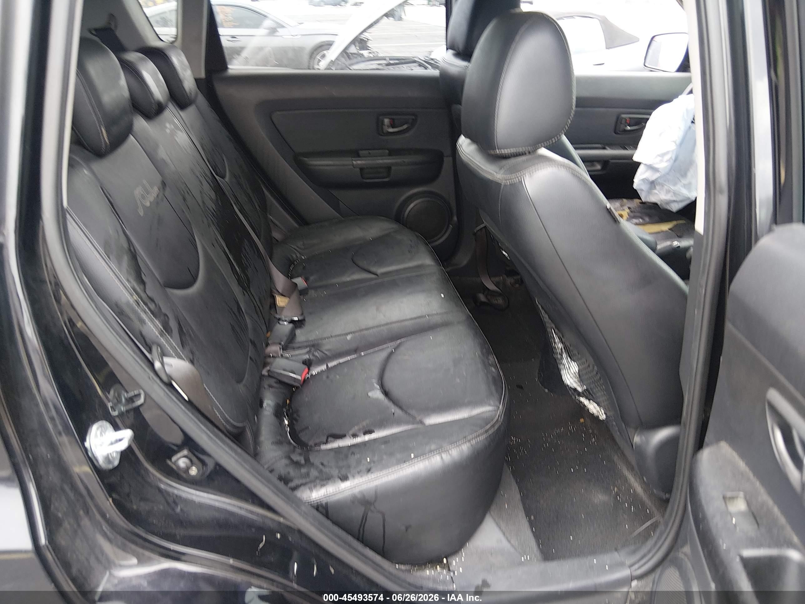 2010 Kia Soul + Black vin: KNDJT2A21A7126982