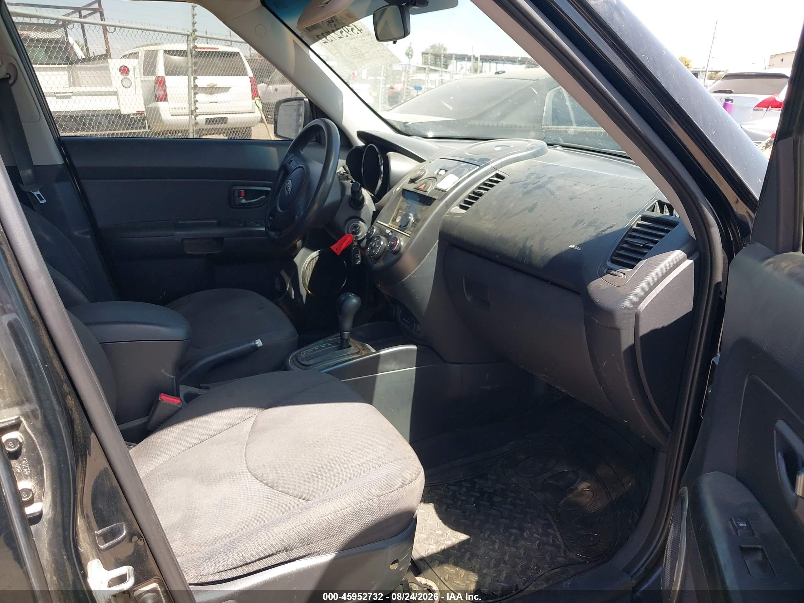2010 Kia Soul + Black vin: KNDJT2A21A7151204
