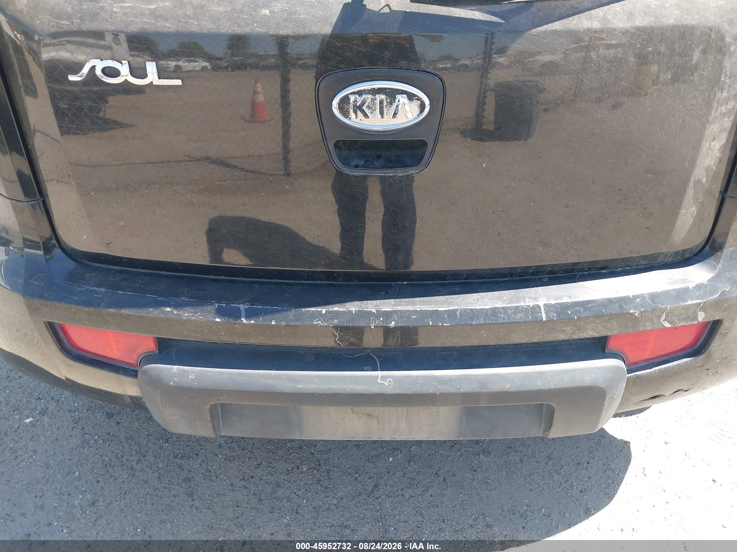 2010 Kia Soul + Black vin: KNDJT2A21A7151204