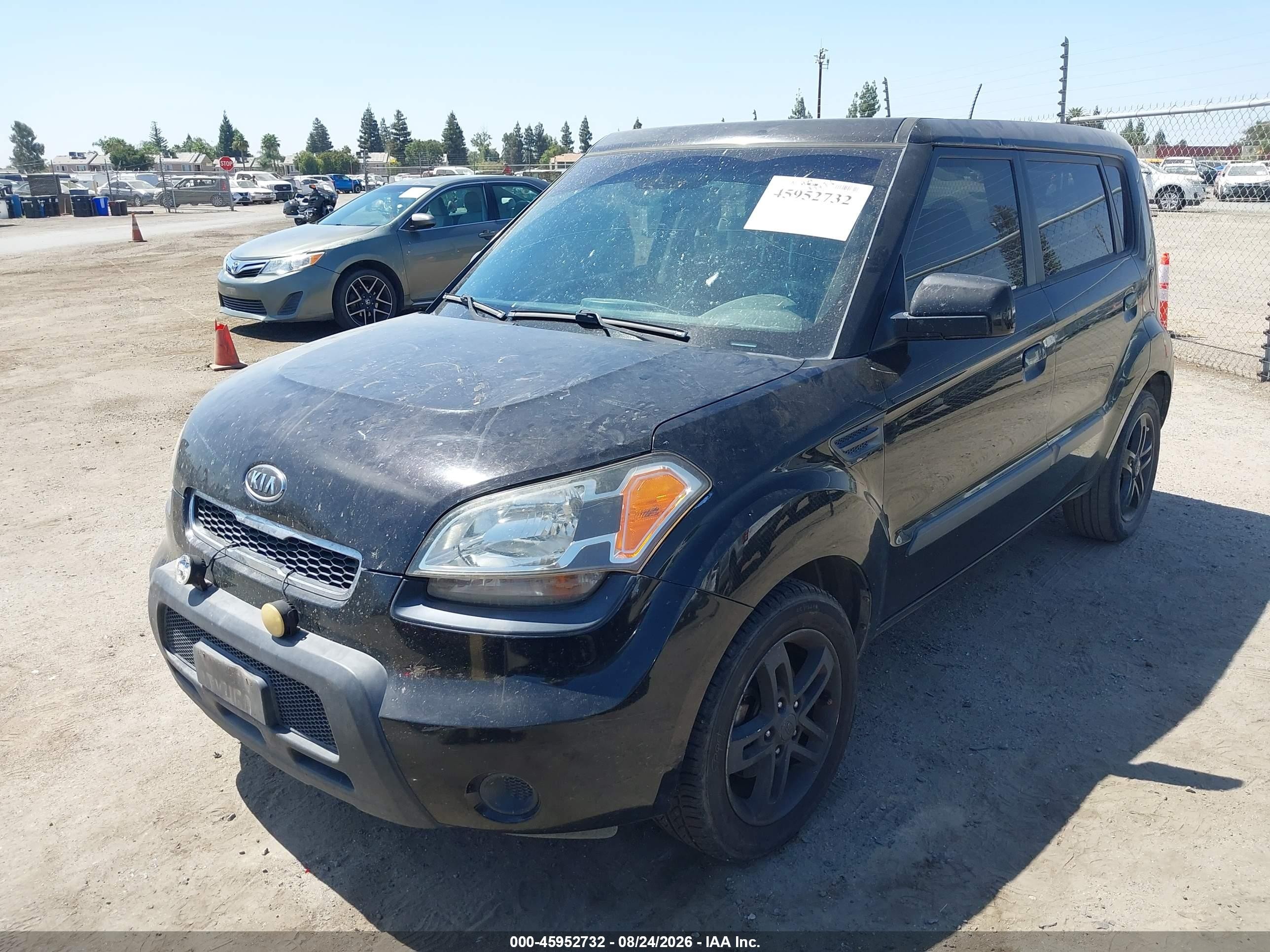 2010 Kia Soul + Black vin: KNDJT2A21A7151204