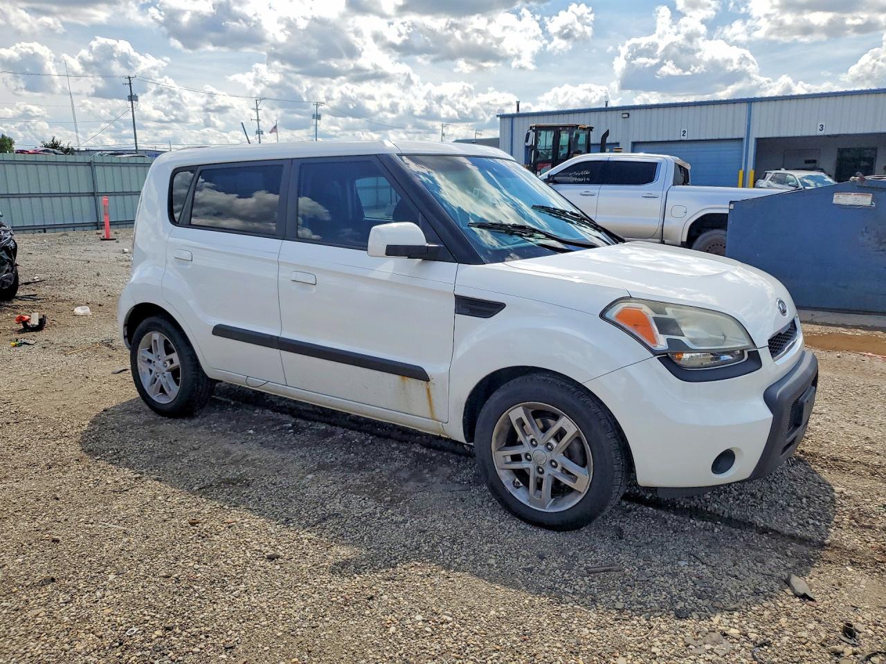 2010 Kia Soul +/!/sport Белый vin: KNDJT2A21A7166141