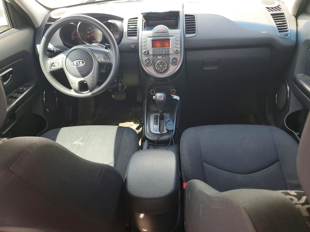 2010 Kia Soul +/!/sport Белый vin: KNDJT2A21A7166141
