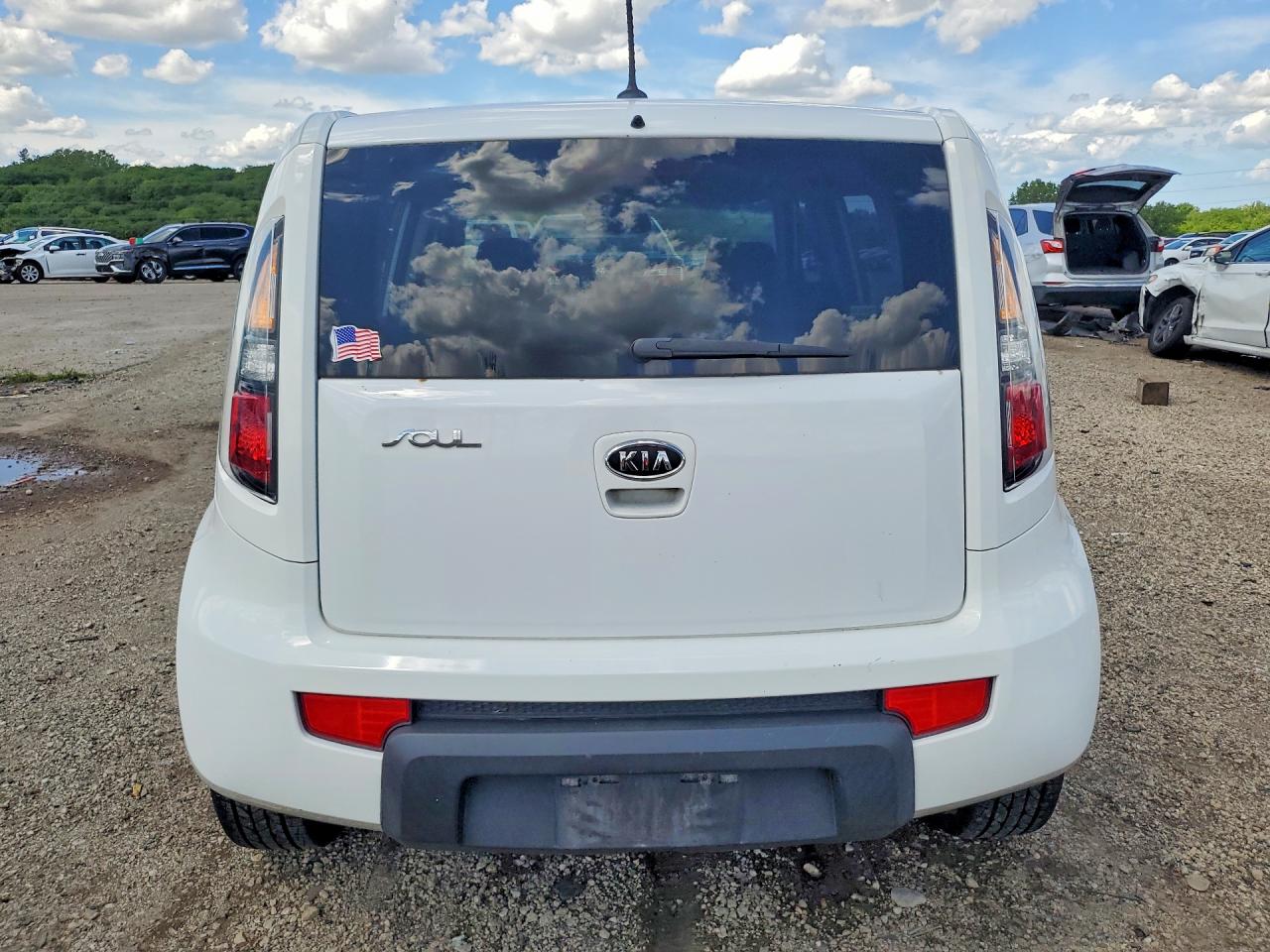 2010 Kia Soul +/!/sport Белый vin: KNDJT2A21A7166141