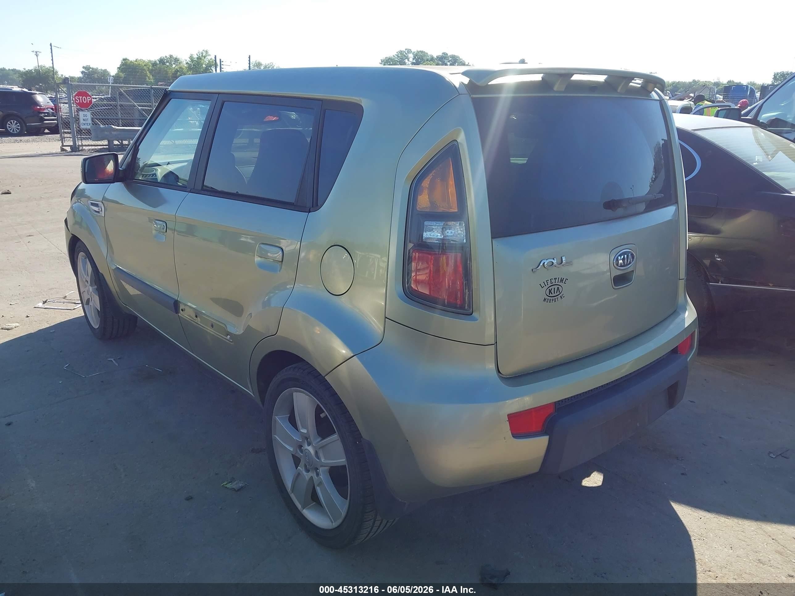 2010 Kia Soul ! Green vin: KNDJT2A21A7178564
