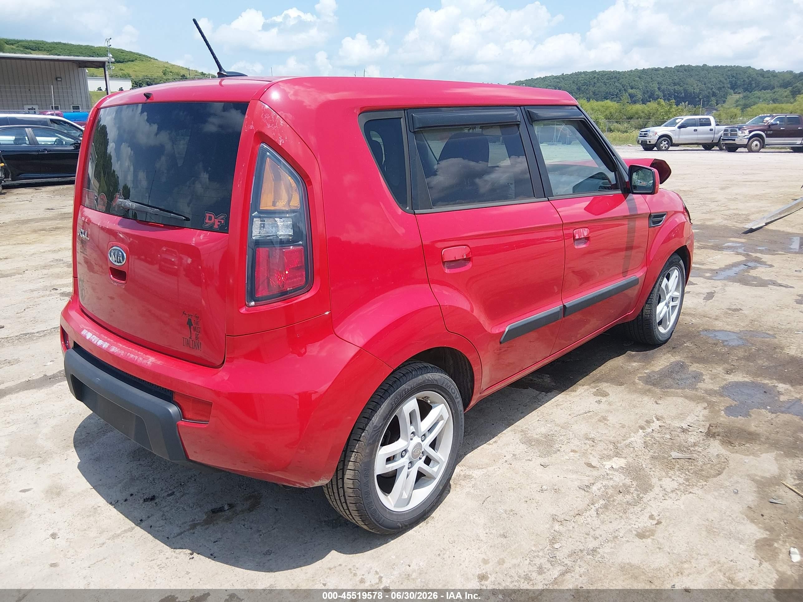 2010 Kia Soul + Красный vin: KNDJT2A21A7179083