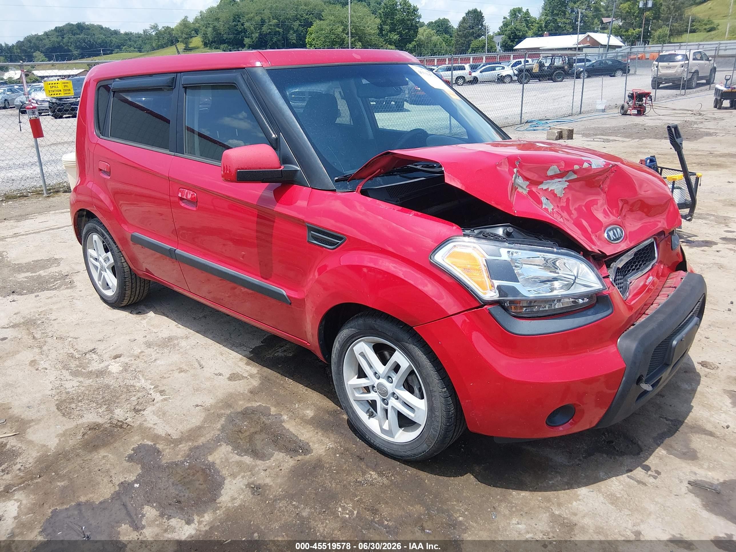 2010 Kia Soul + Red vin: KNDJT2A21A7179083
