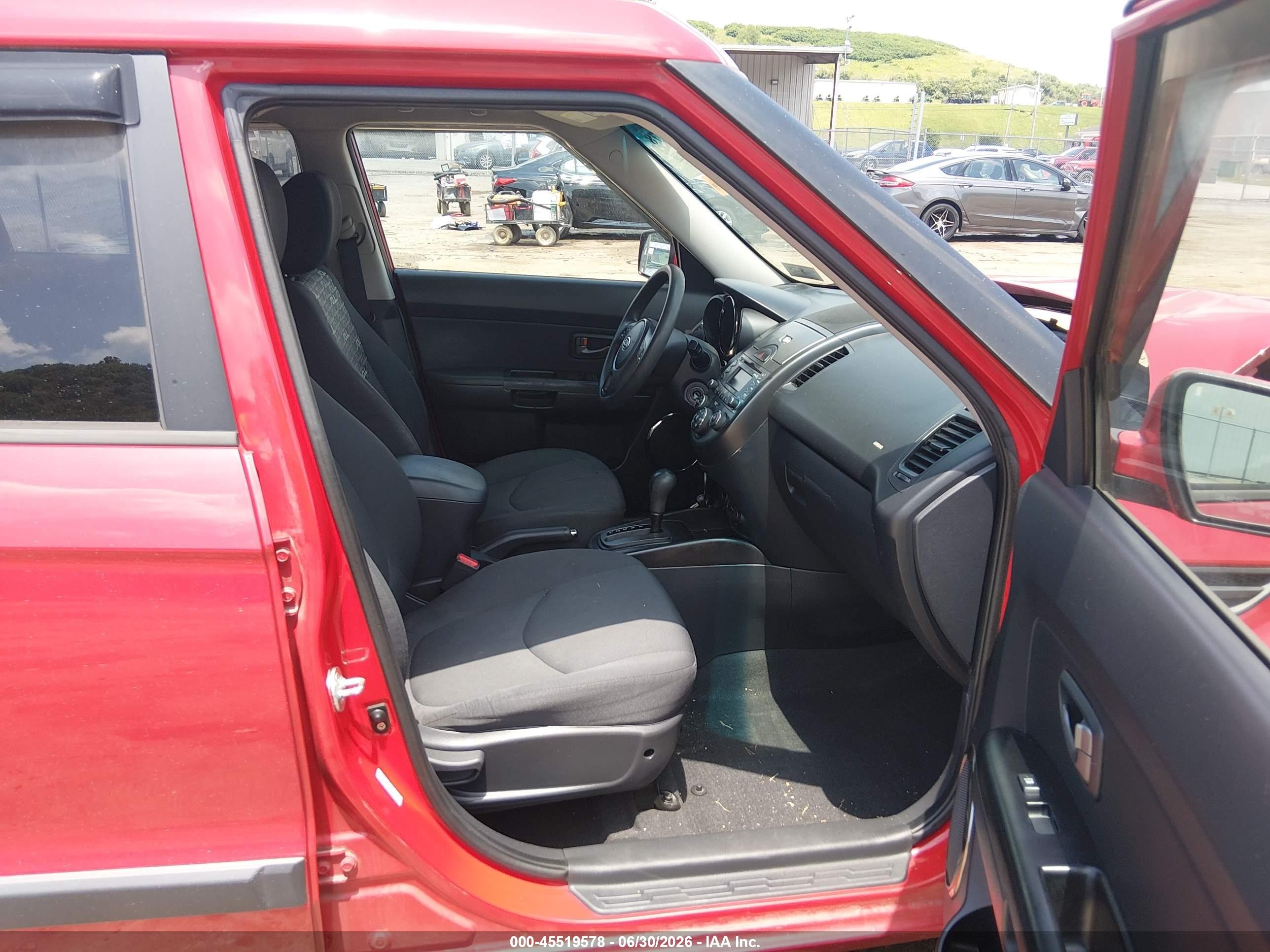 2010 Kia Soul + Красный vin: KNDJT2A21A7179083