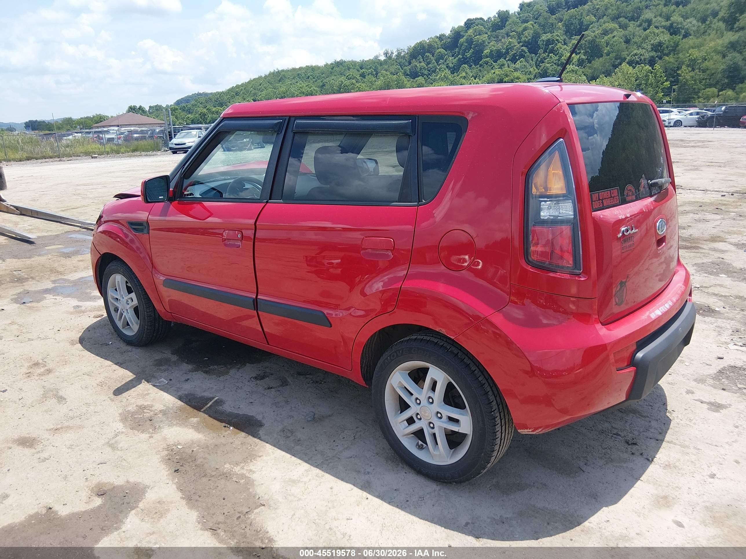 2010 Kia Soul + Красный vin: KNDJT2A21A7179083