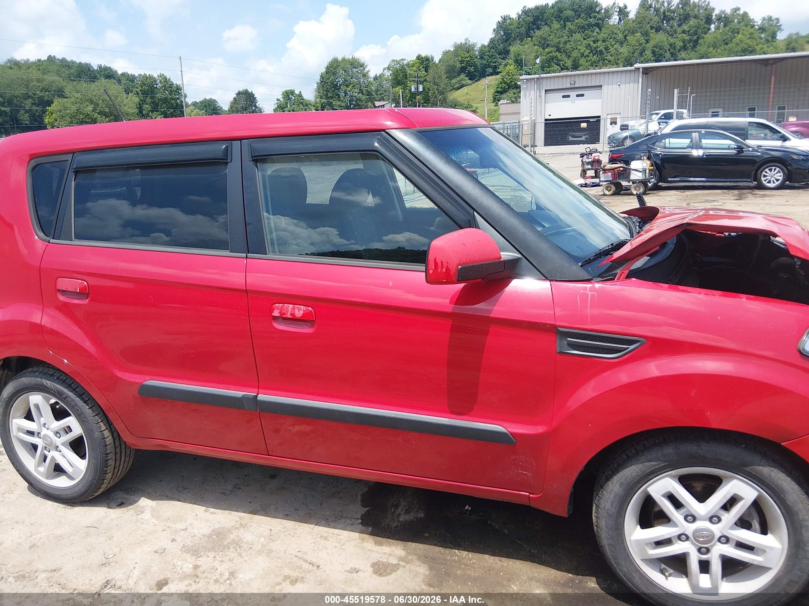 2010 Kia Soul + Красный vin: KNDJT2A21A7179083