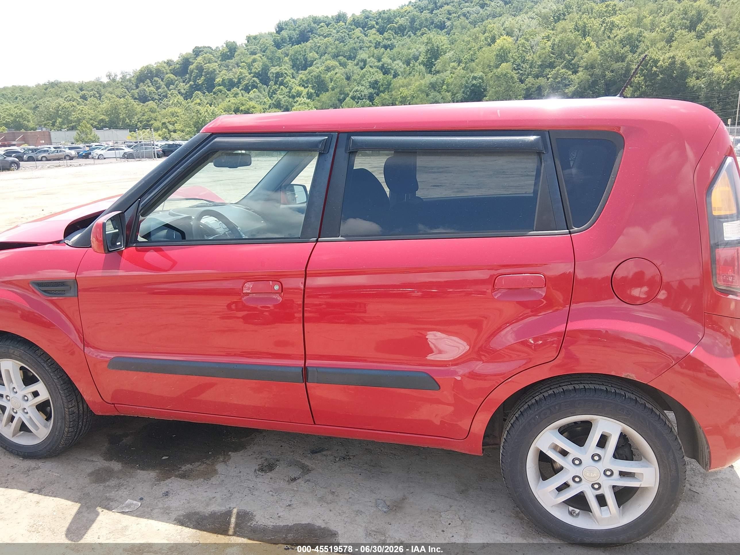 2010 Kia Soul + Красный vin: KNDJT2A21A7179083