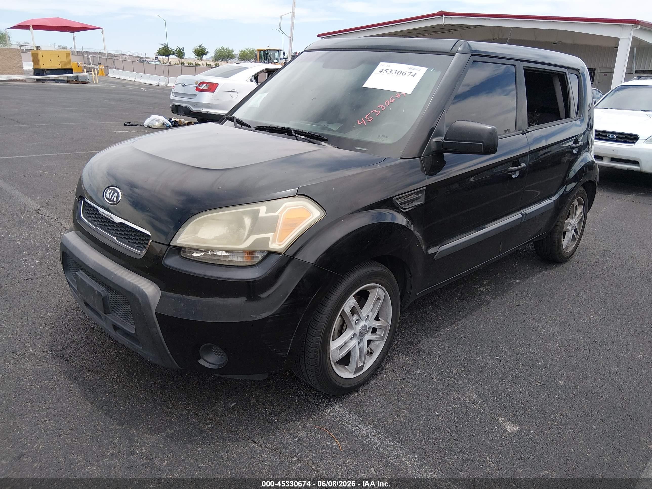 2011 Kia Soul + Black vin: KNDJT2A21B7197519