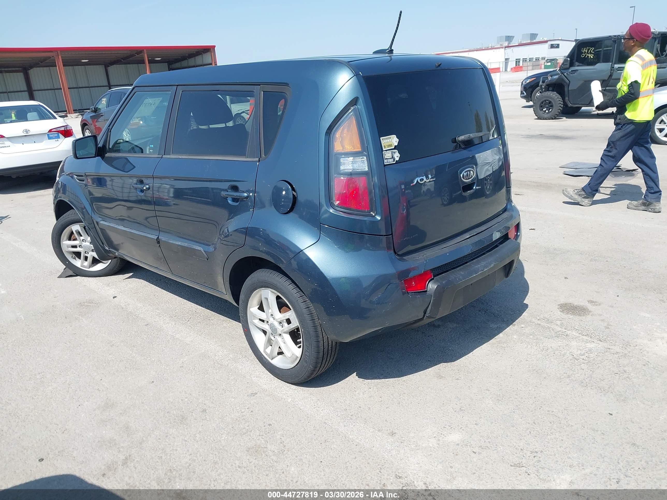 2011 Kia Soul + Синий vin: KNDJT2A21B7201570