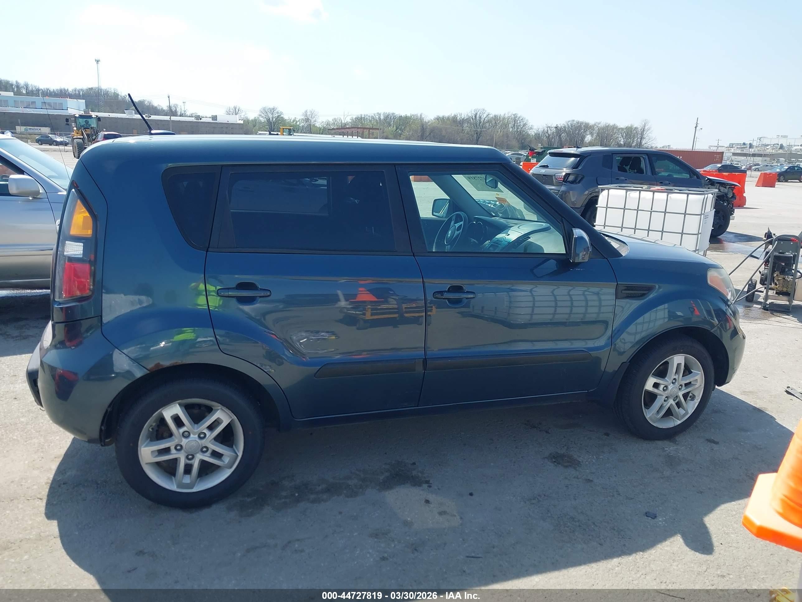 2011 Kia Soul + Синий vin: KNDJT2A21B7201570