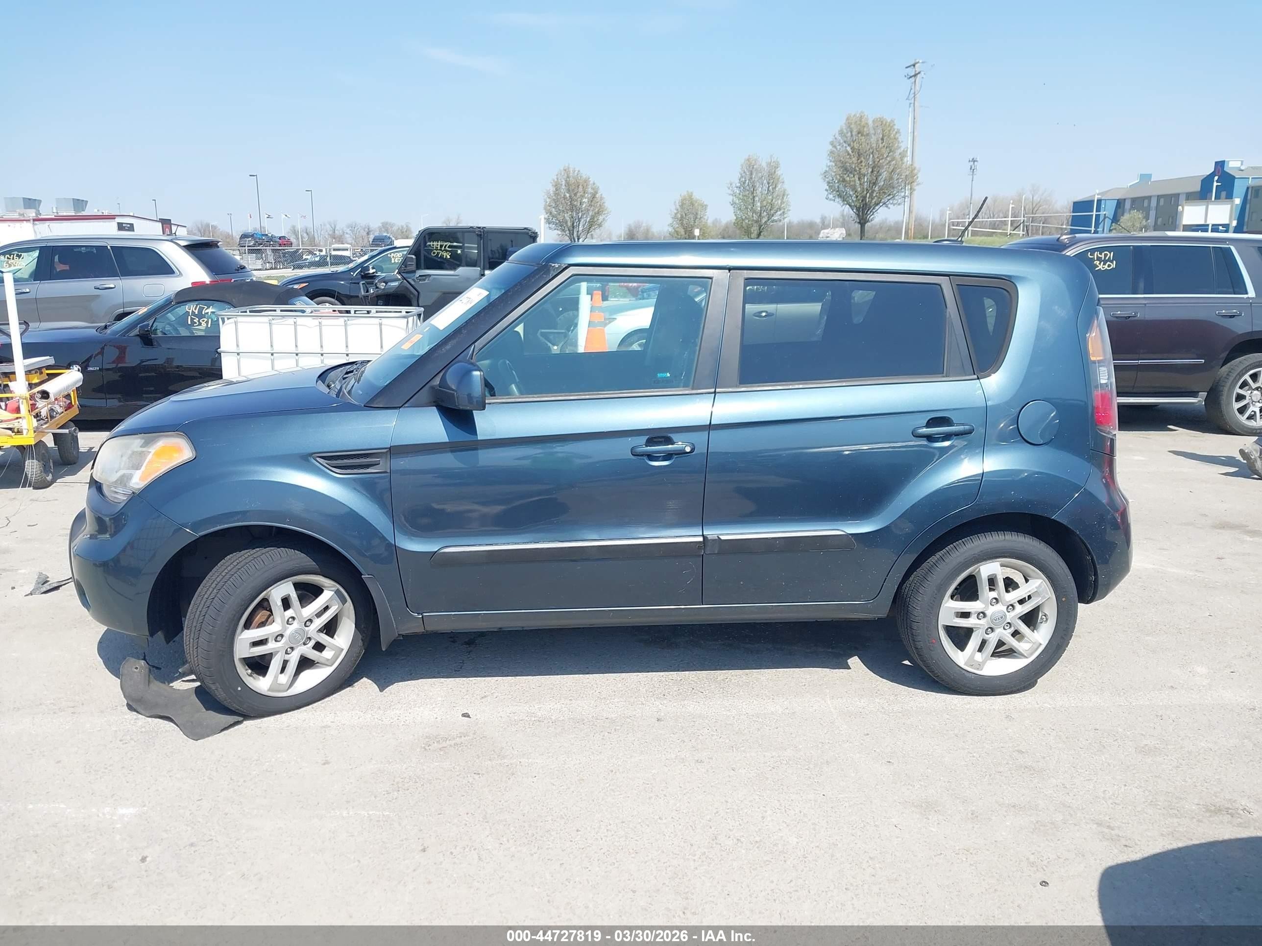 2011 Kia Soul + Синий vin: KNDJT2A21B7201570