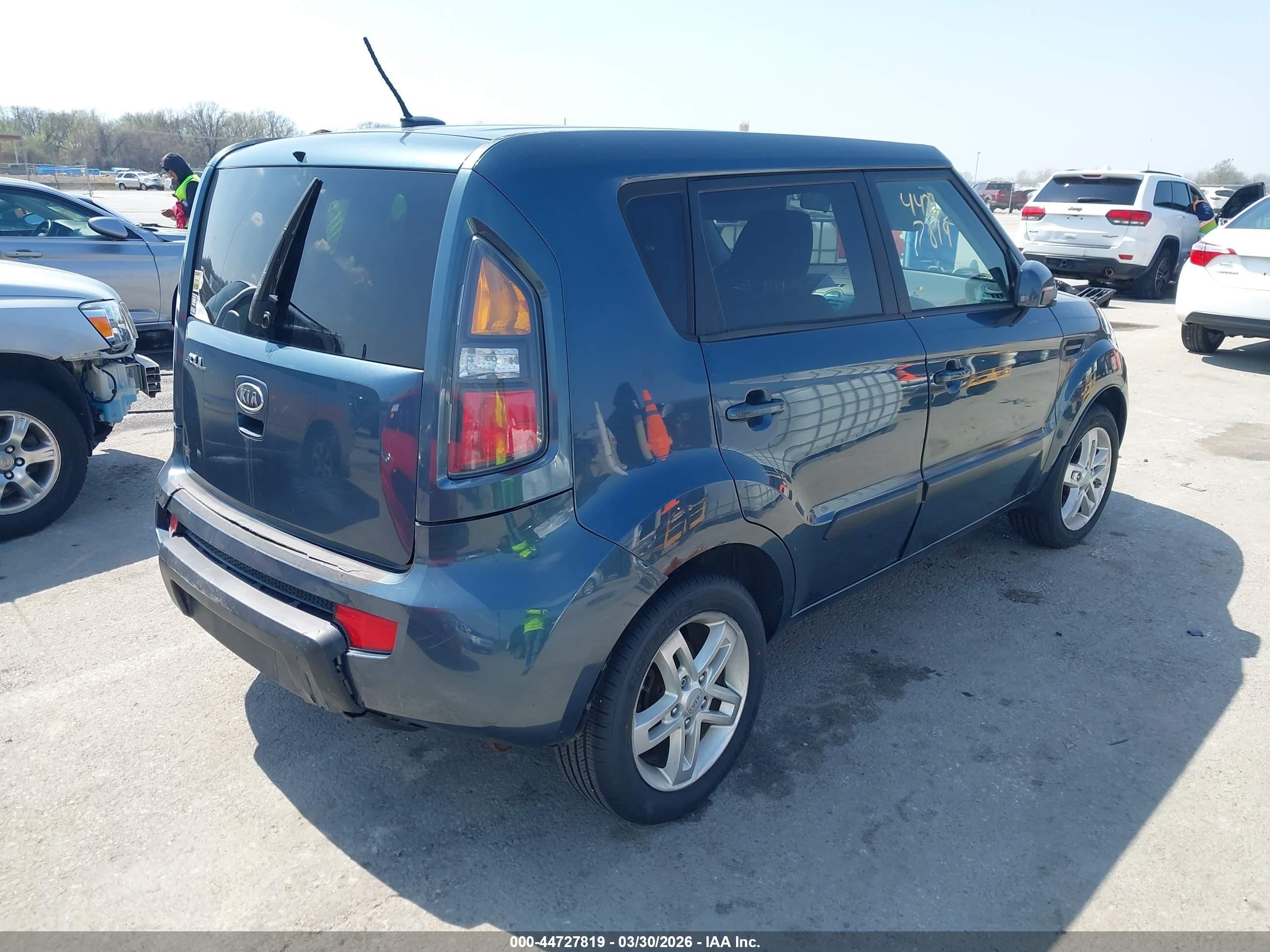 2011 Kia Soul + Синий vin: KNDJT2A21B7201570