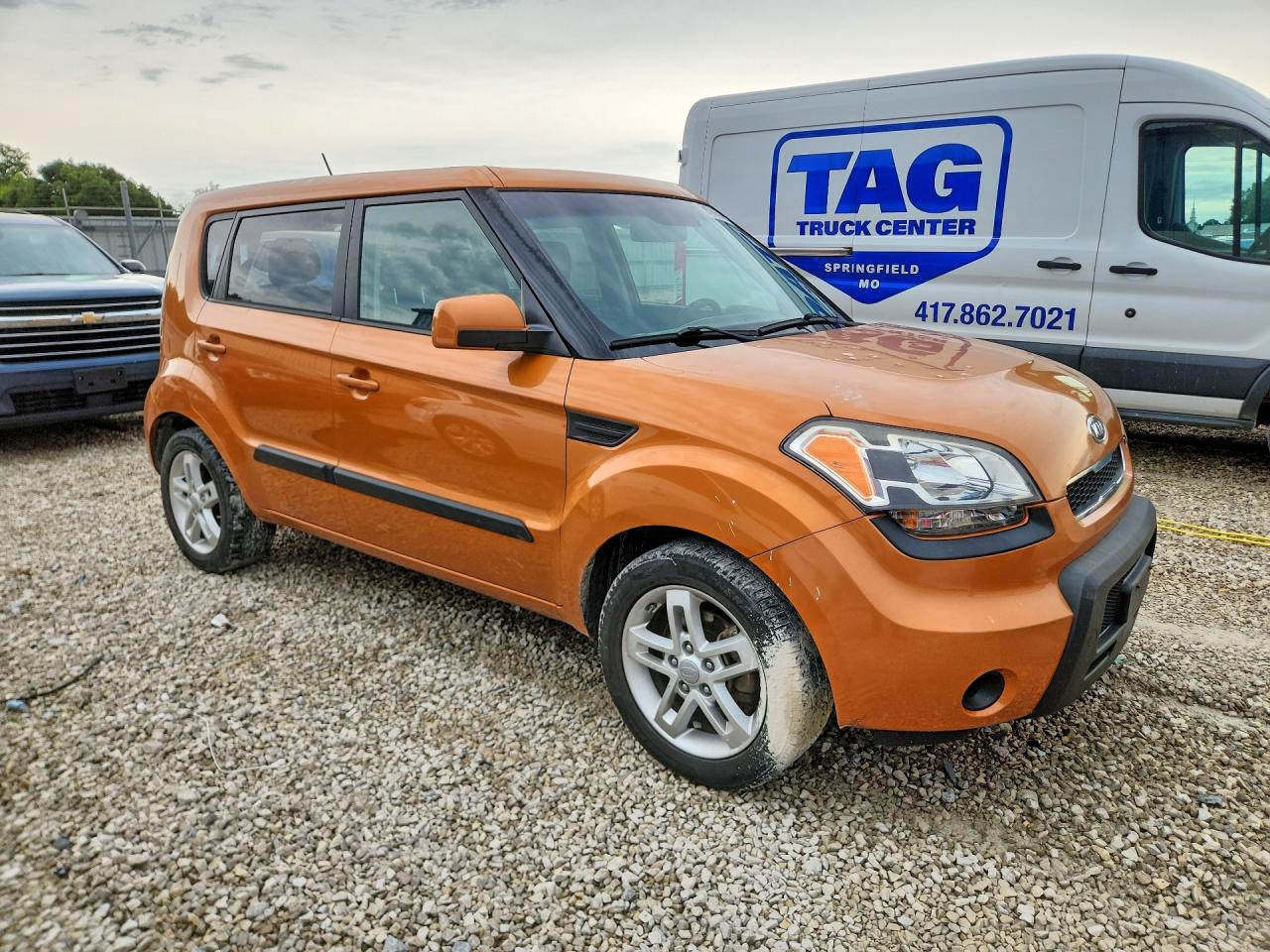 2011 Kia Soul + Orange vin: KNDJT2A21B7211063