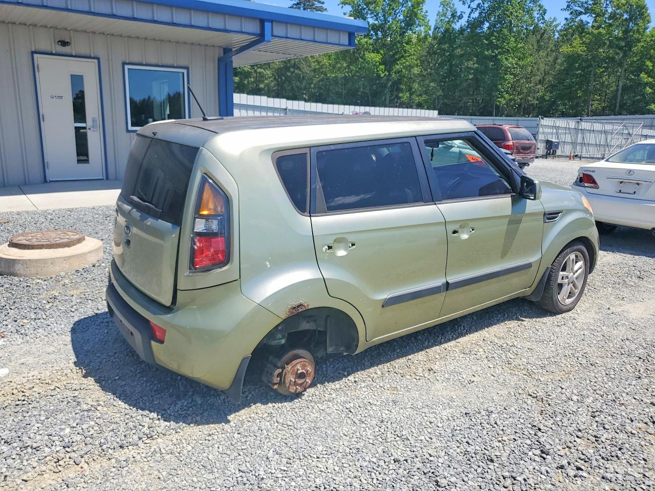 2011 Kia Soul + Green vin: KNDJT2A21B7215470