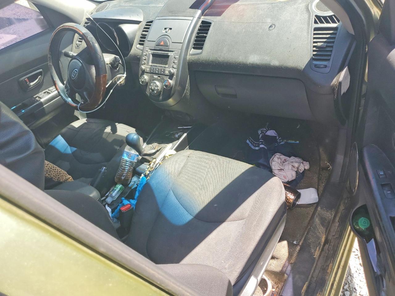 2011 Kia Soul + Green vin: KNDJT2A21B7215470