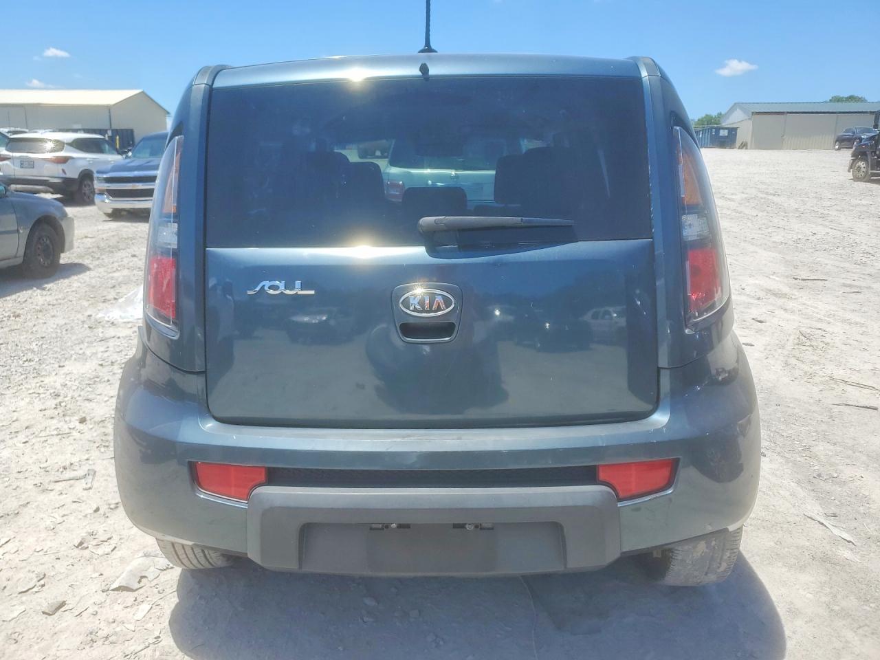 2011 Kia Soul + Green vin: KNDJT2A21B7218059