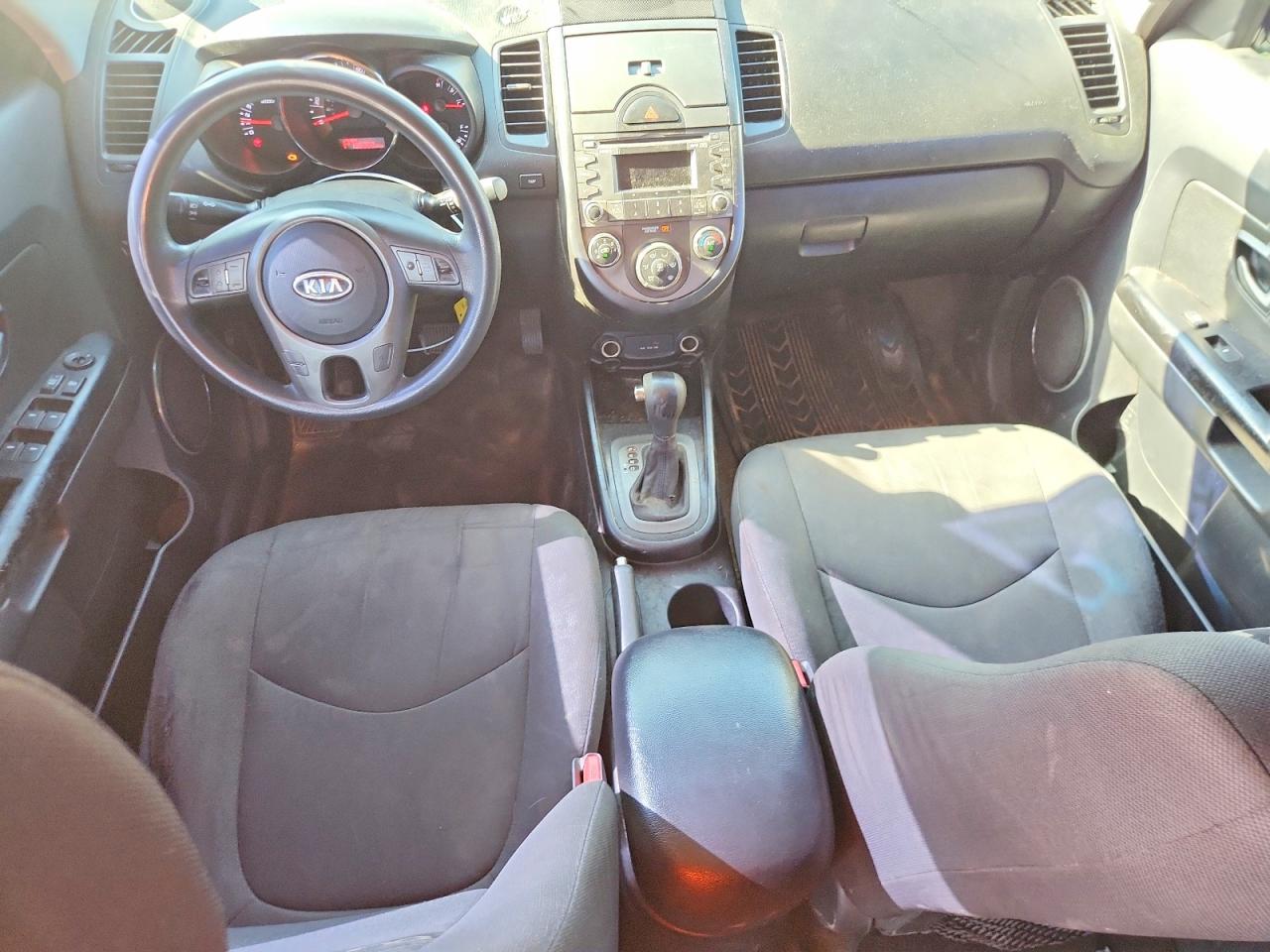 2011 Kia Soul + Black vin: KNDJT2A21B7242328